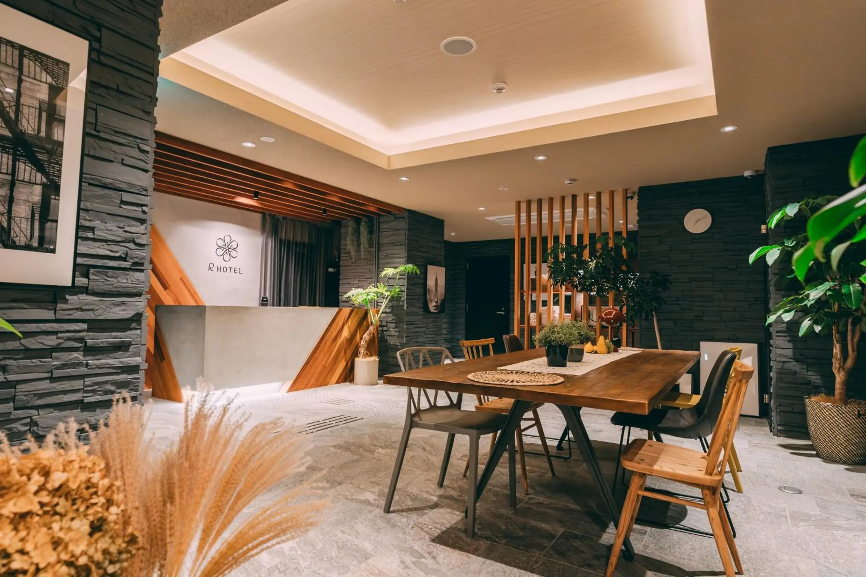 Lobby or reception in R Hotel Honmachi Lobby or reception in R Hotel Honmachi