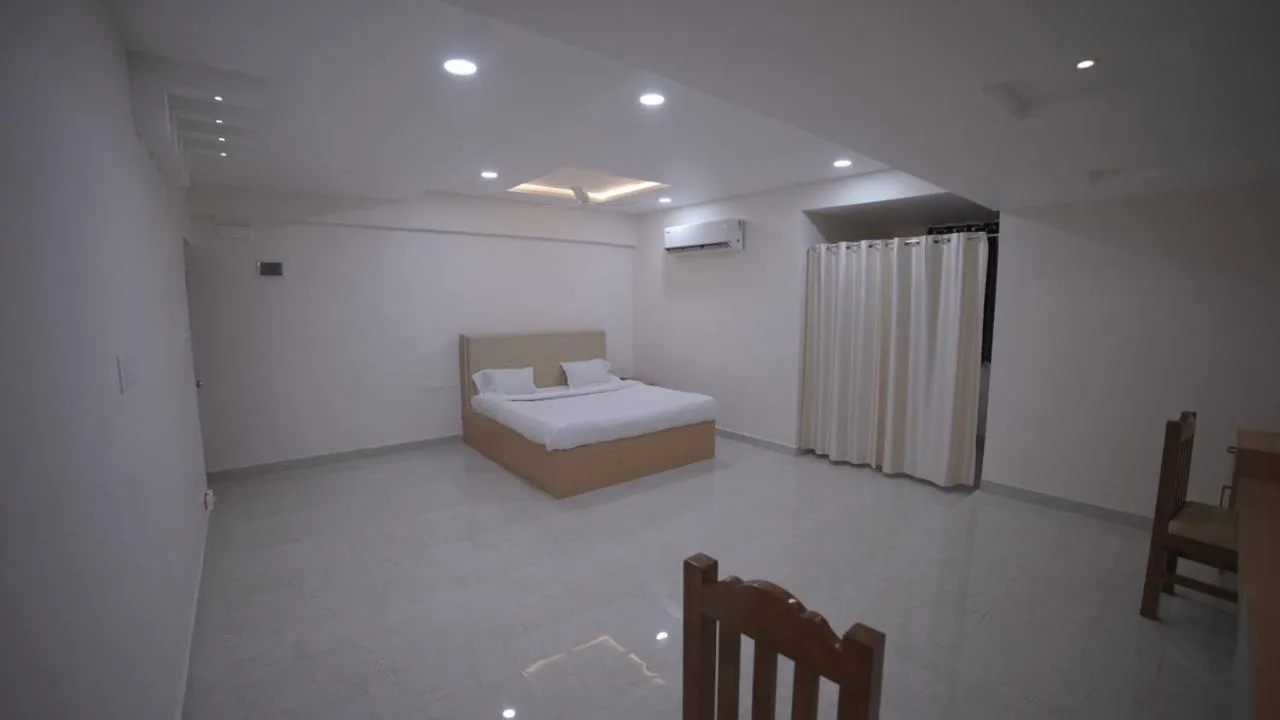 King Suite - single occupancy in HOTEL RAJAM SELVA