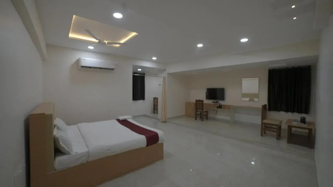 King Suite - single occupancy in HOTEL RAJAM SELVA King Suite - single occupancy in HOTEL RAJAM SELVA