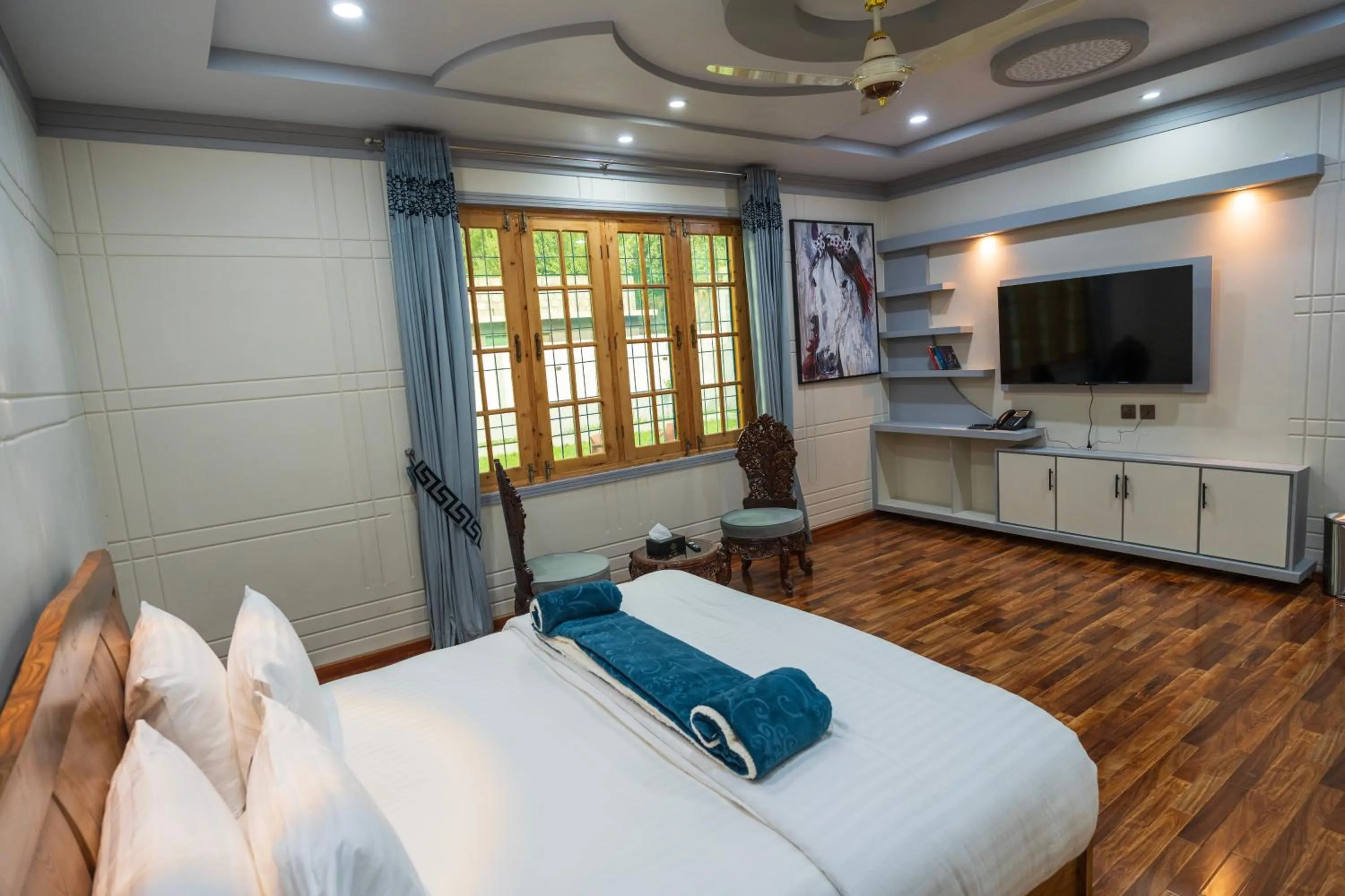 Bedroom, Bed in Dirleh Hotel