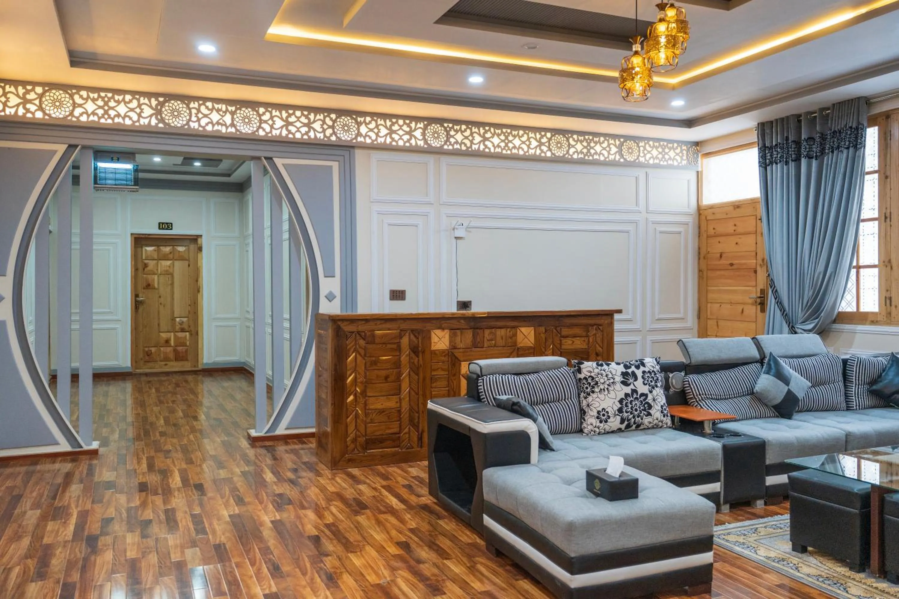 Lobby or reception in Dirleh Hotel