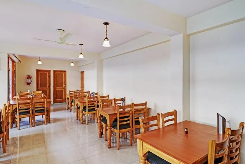 Restaurant/places to eat in Hotel Neha Regency