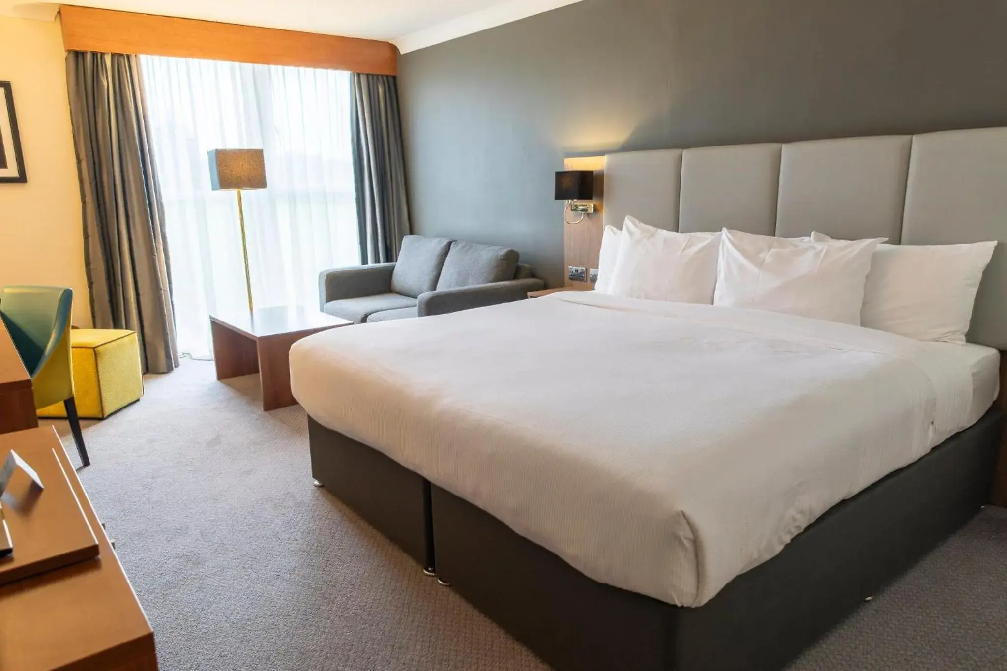 Standard King Room with Sofa Bed in Holiday Inn Newcastle Gosforth Park by IHG Standard King Room with Sofa Bed in Holiday Inn Newcastle Gosforth Park by IHG