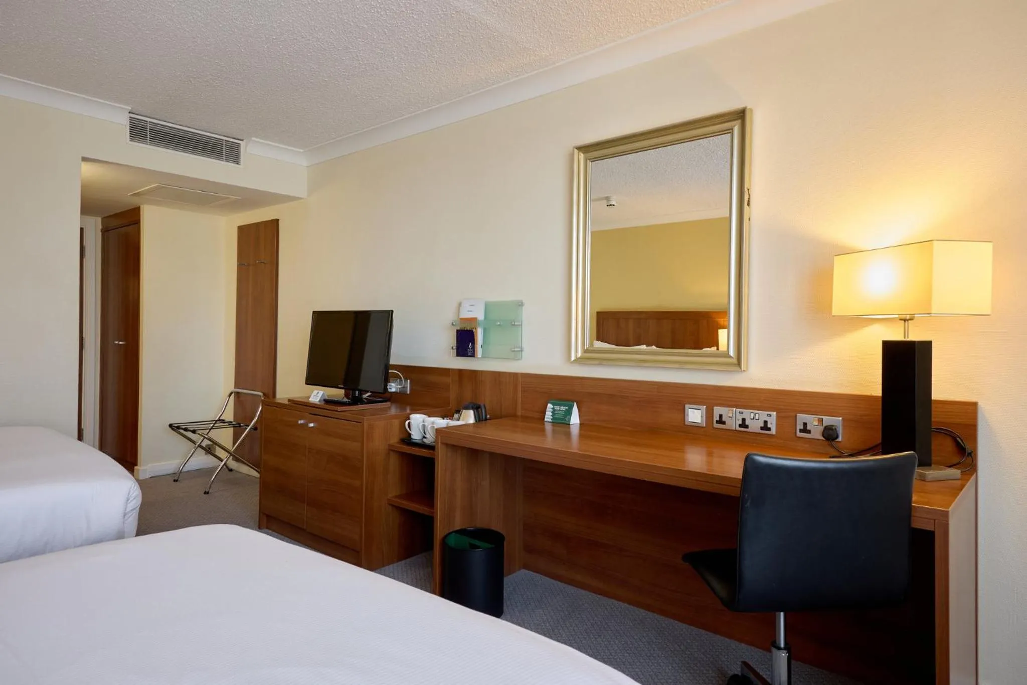 Photo of the whole room, Bed in Holiday Inn Newcastle Gosforth Park by IHG