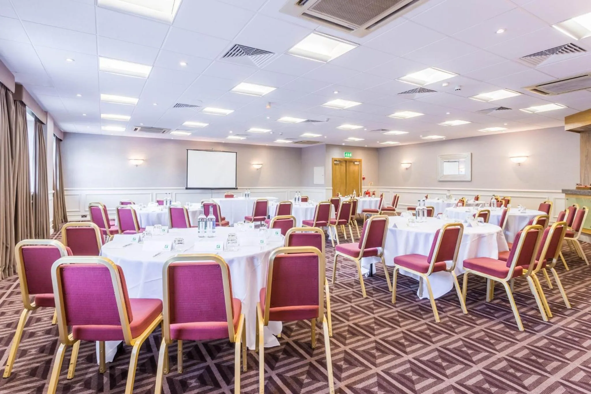 Meeting/conference room in Holiday Inn Newcastle Gosforth Park by IHG
