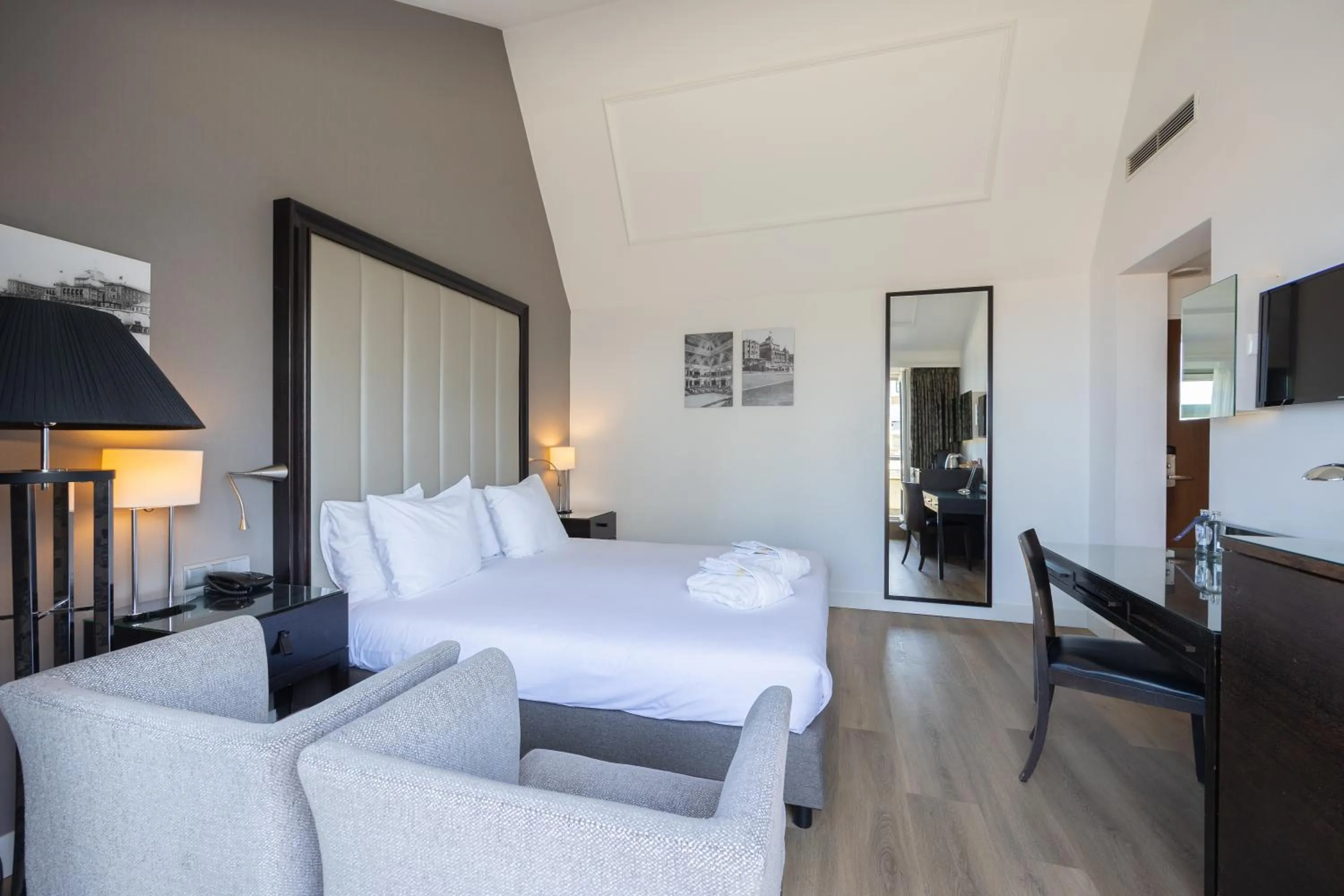 Bedroom, Bed in Grand Hotel Amrâth Kurhaus The Hague Scheveningen