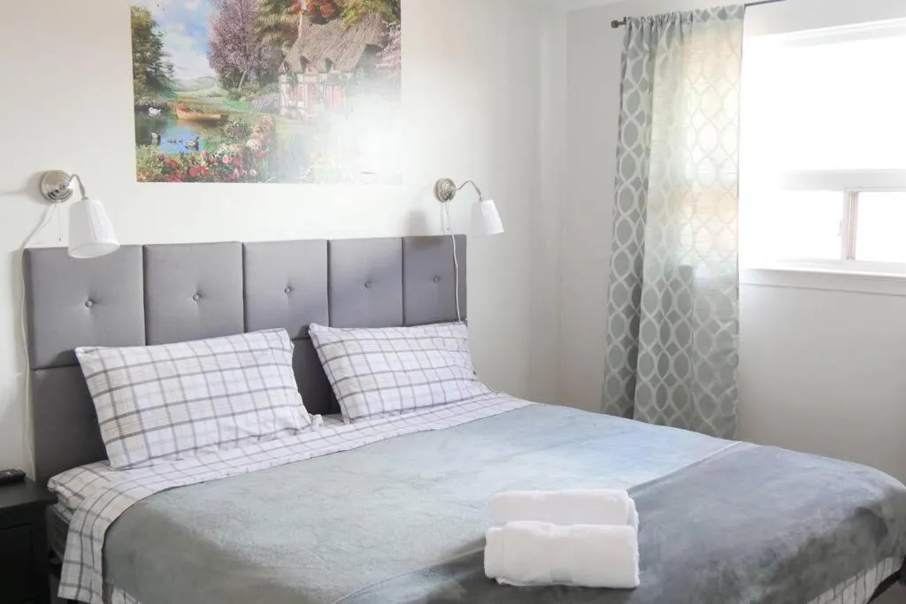 Bedroom, Bed in Richview Gardens Suite, 3-bdr
