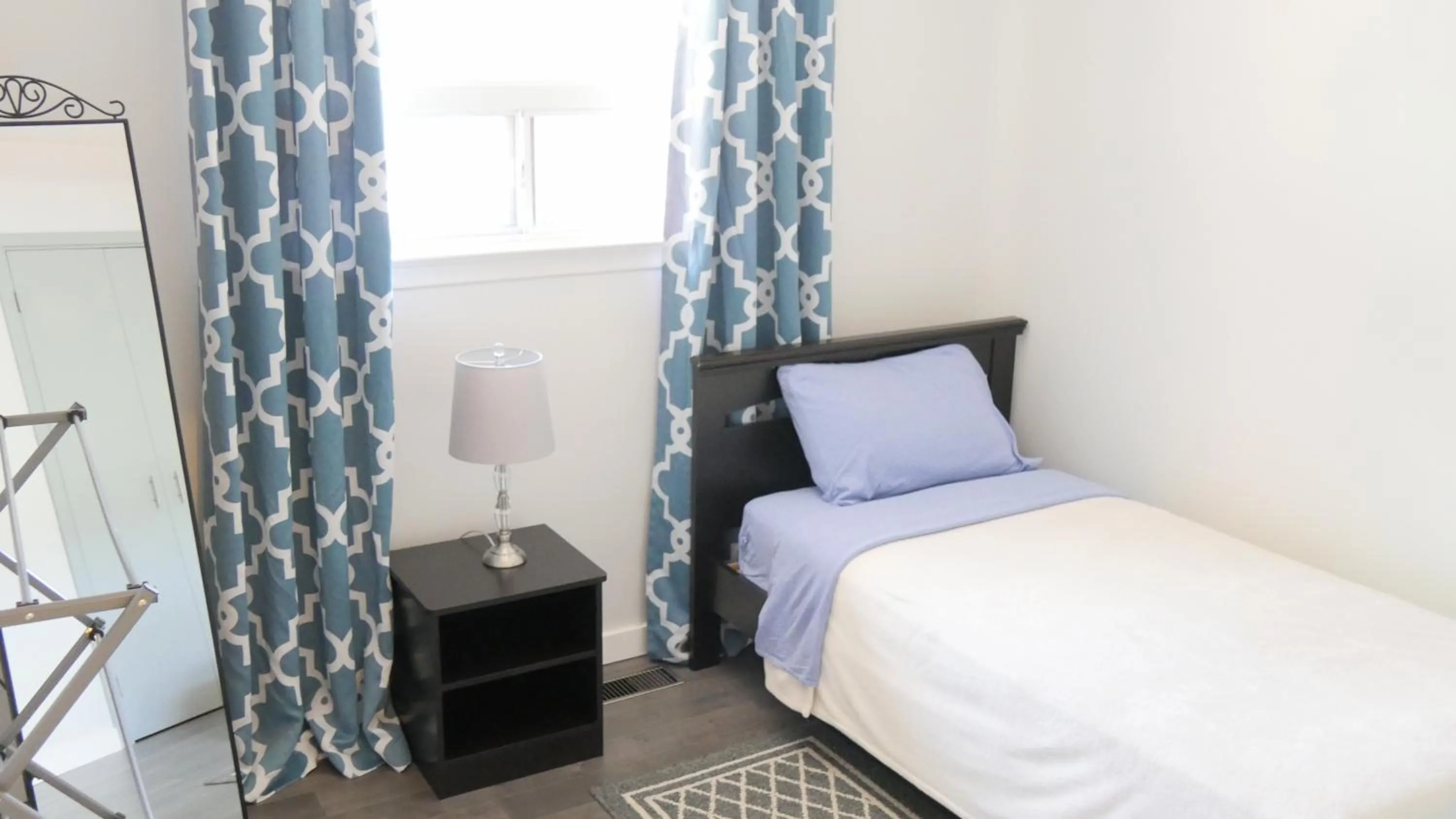 Bedroom, Bed in Richview Gardens Suite, 3-bdr