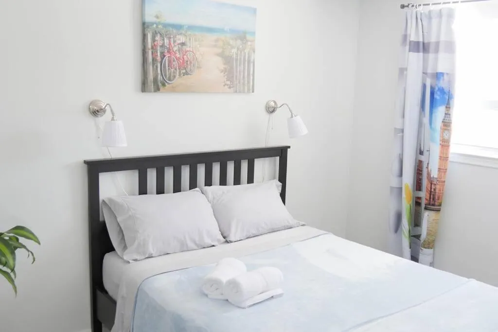 Bedroom, Bed in Richview Gardens Suite, 3-bdr