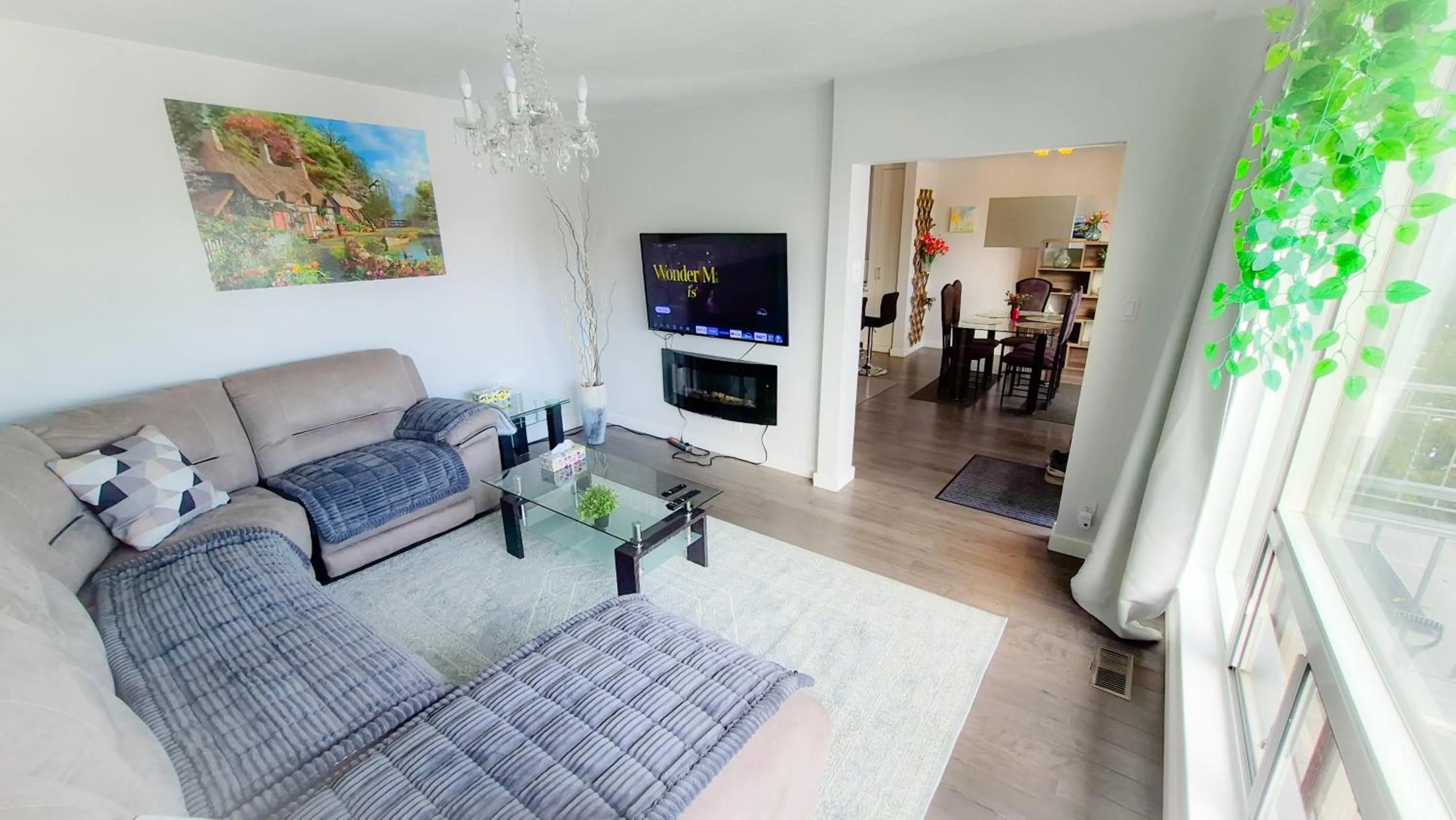 TV and multimedia in Richview Gardens Suite, 3-bdr