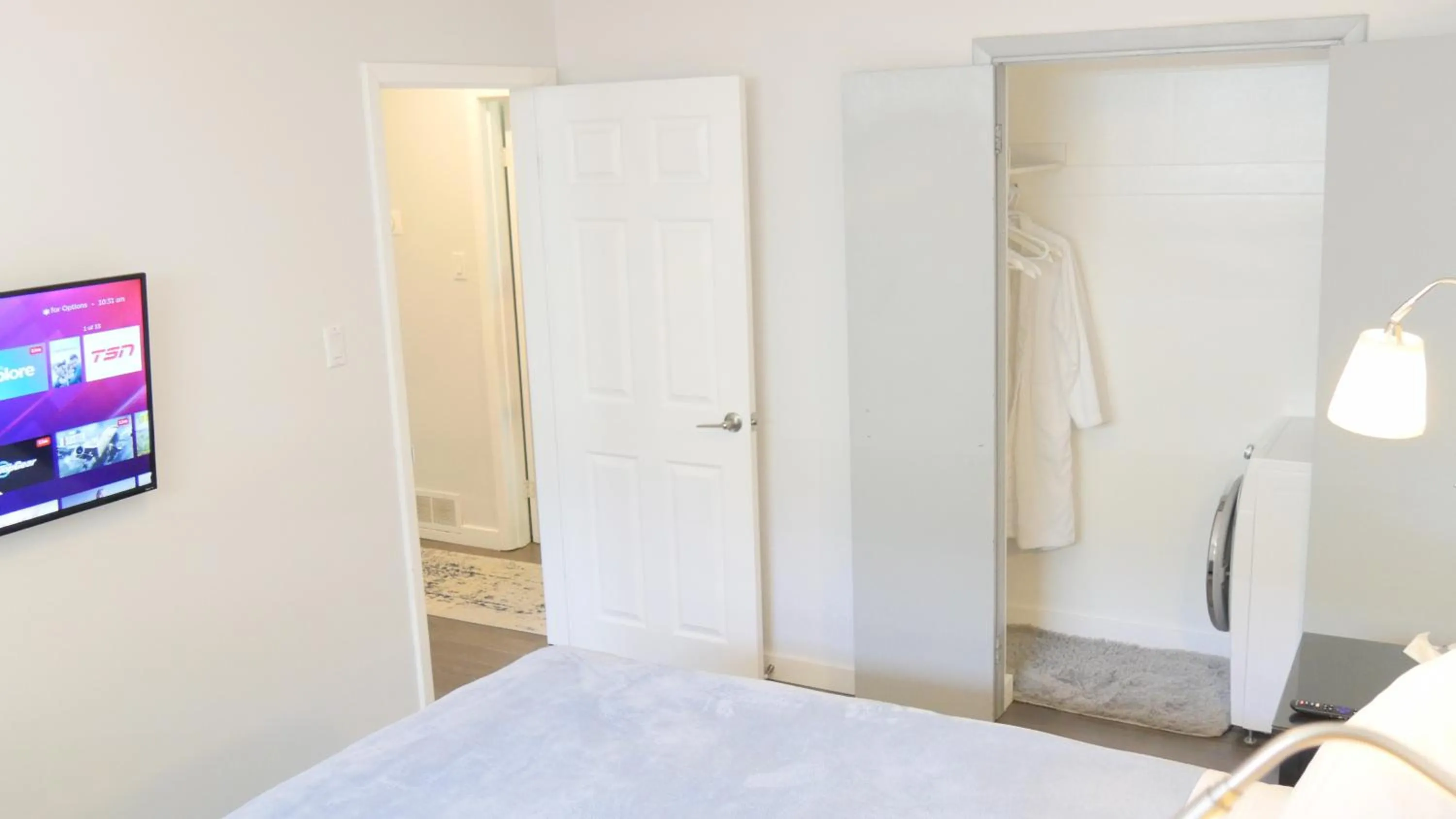 TV and multimedia, Bed in Richview Gardens Suite, 3-bdr