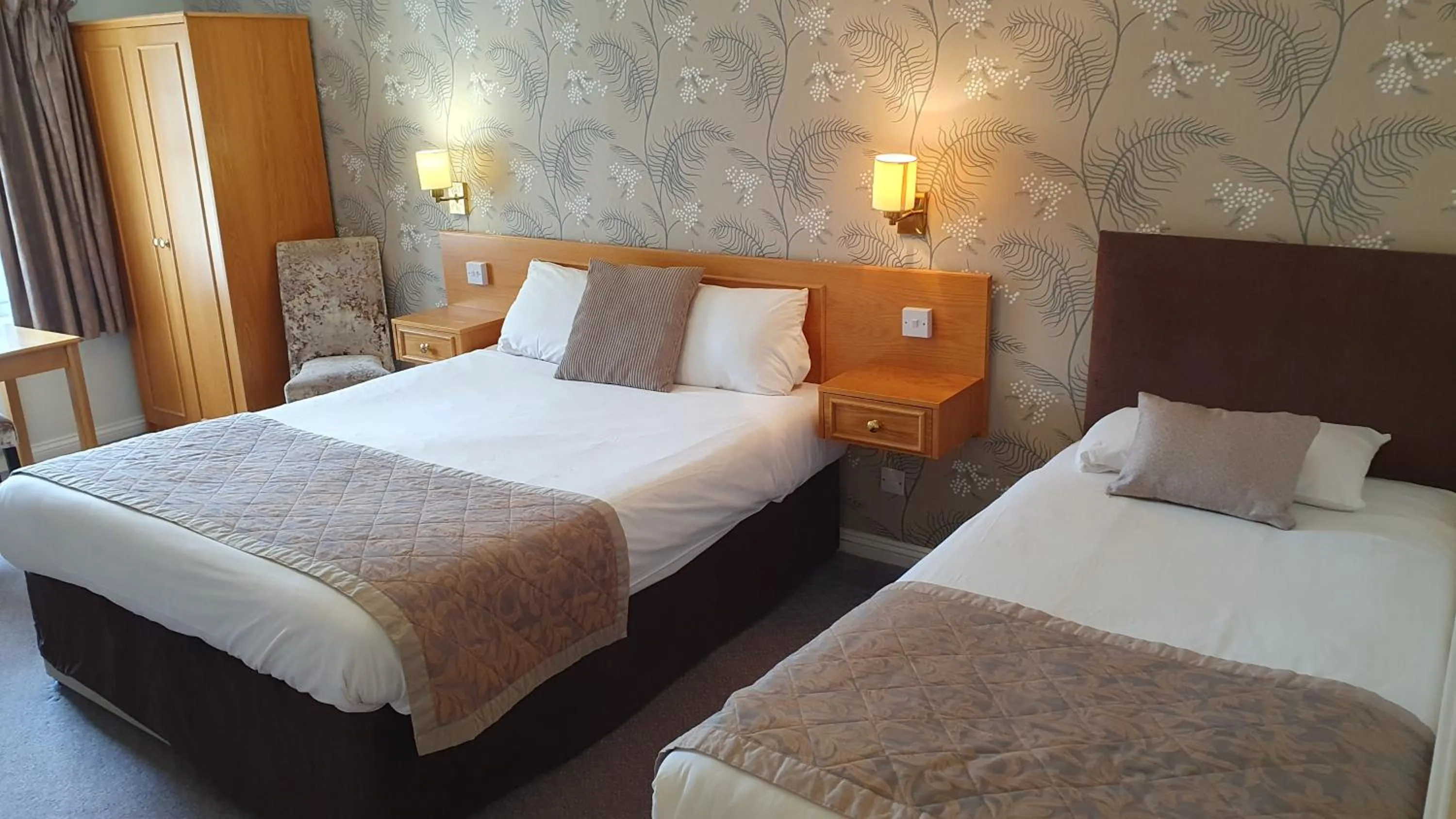 Bed in Alton House Hotel