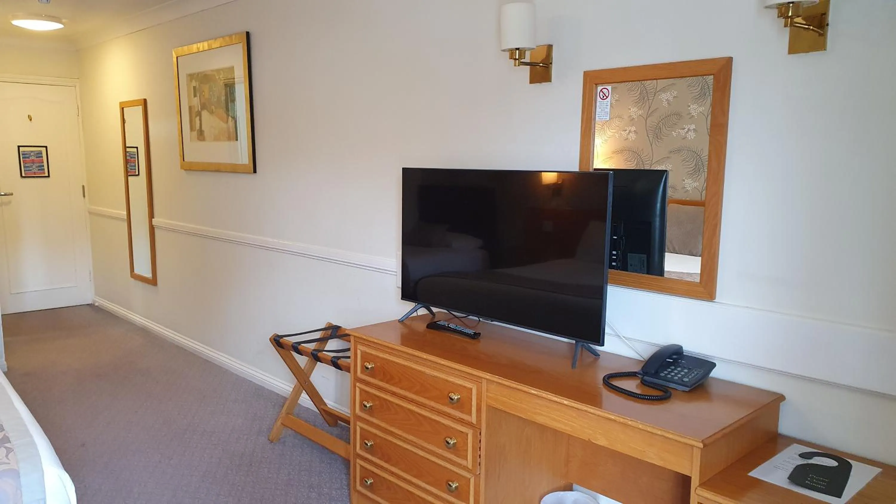 Bedroom in Alton House Hotel