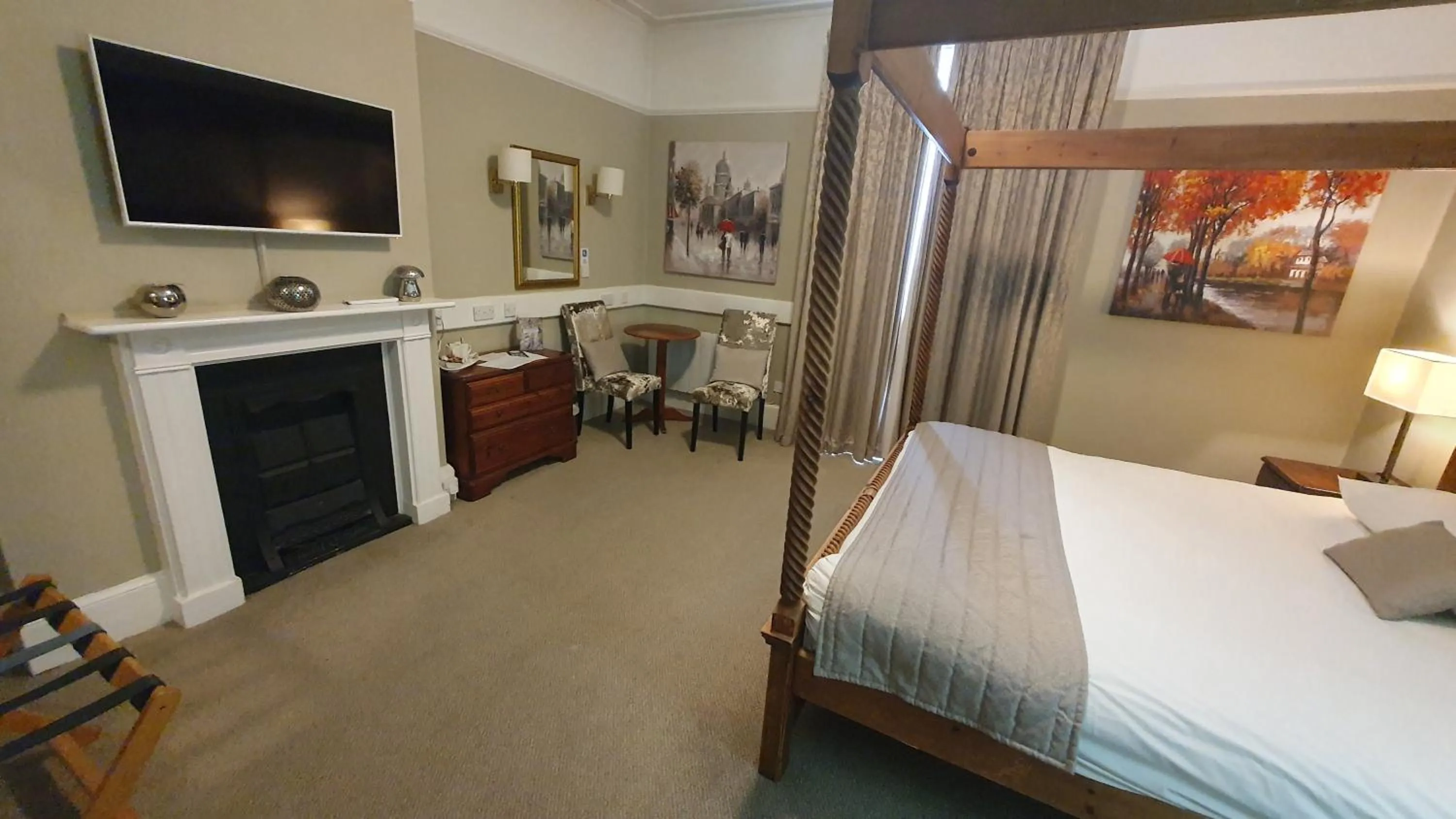 Bedroom, Bed in Alton House Hotel