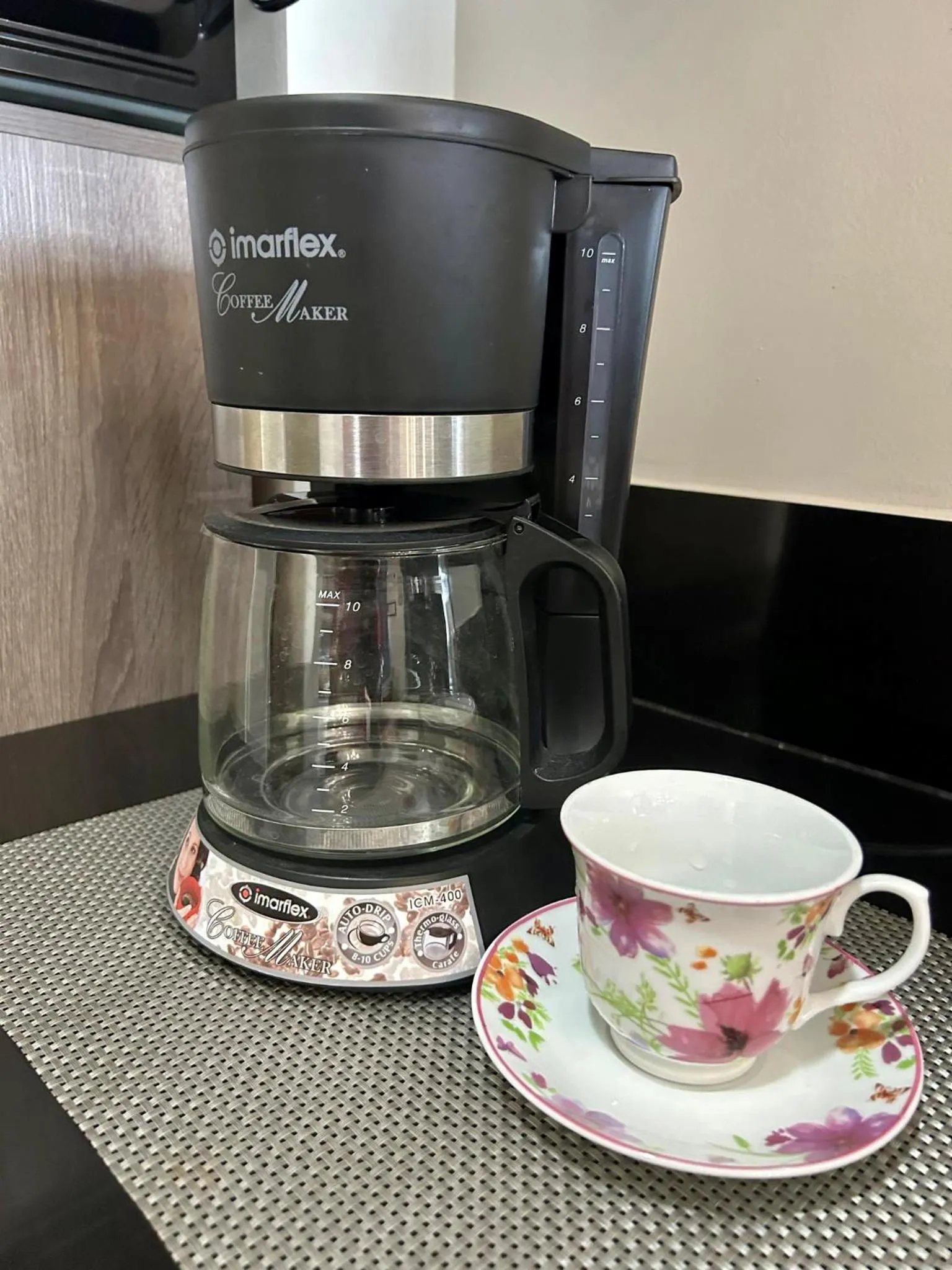 Coffee/tea facilities in Cozy Belle Suite Relaxing Place at SMDC Hope Residences