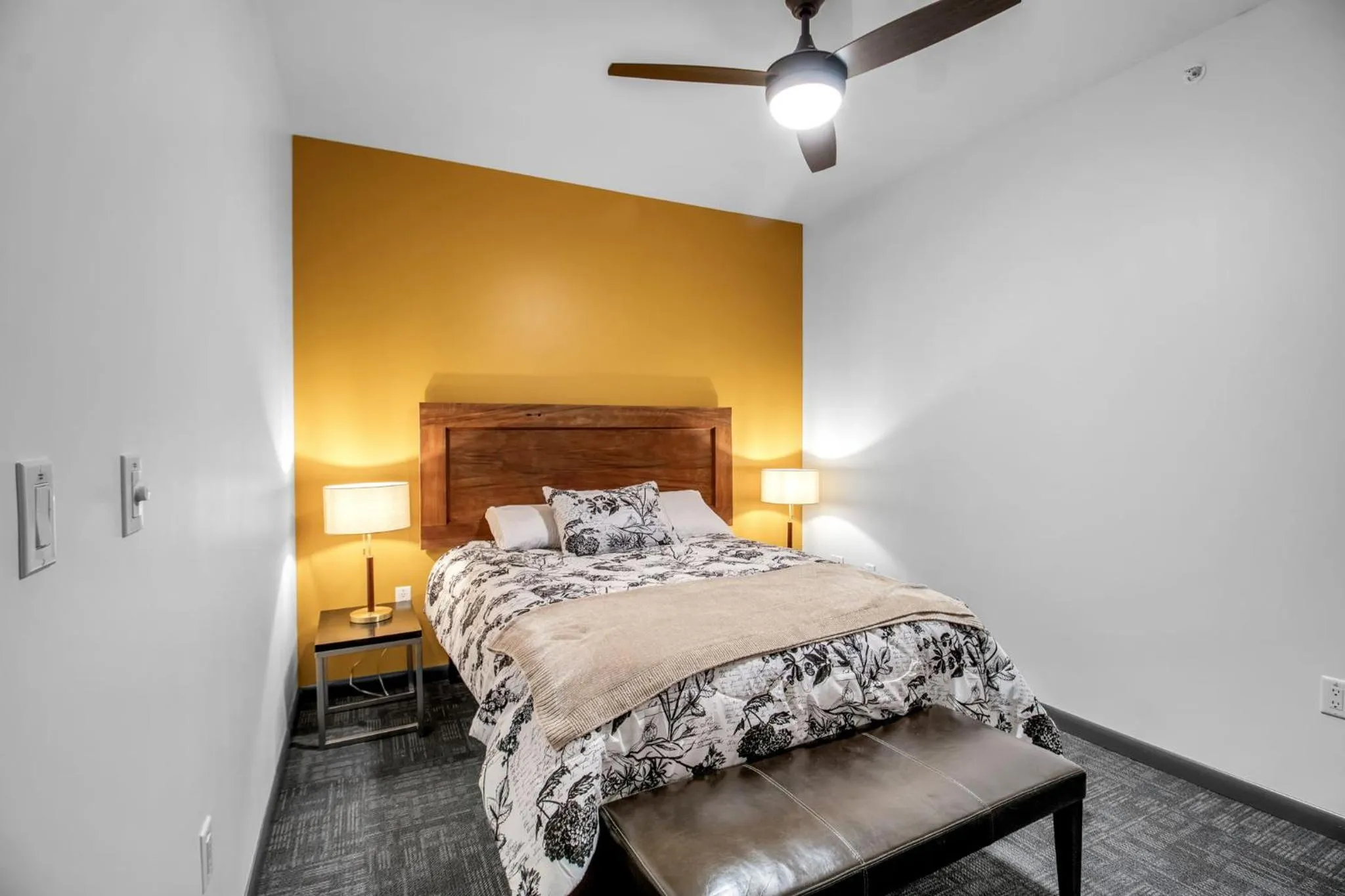 Bedroom, Bed in Webber Hotel