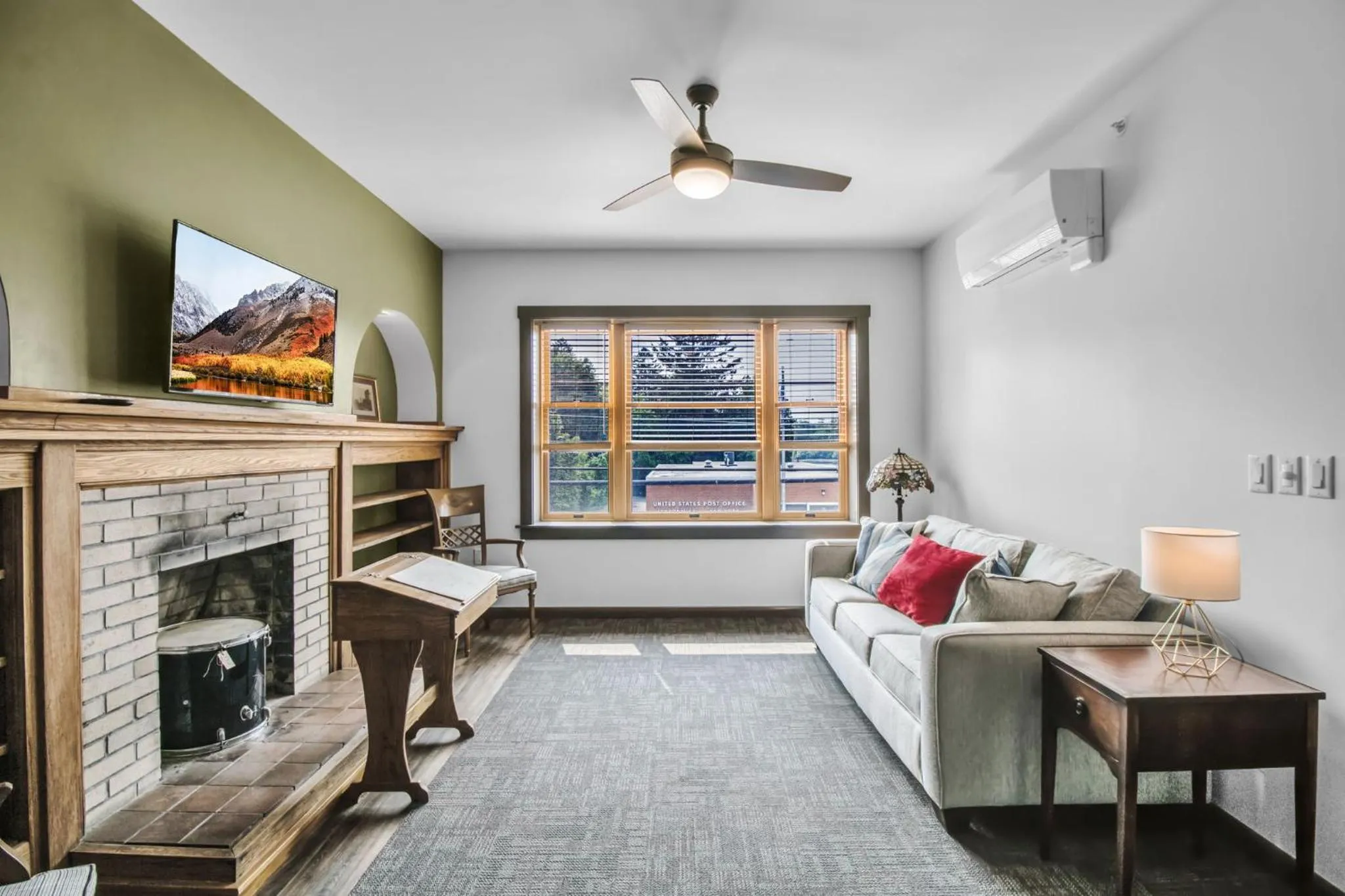 Living room, Bed in Webber Hotel