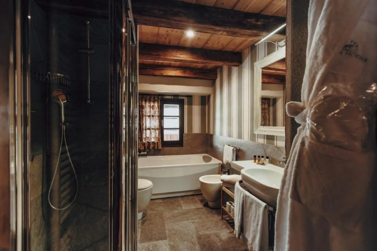 Bathroom in Locanda La Brenva - Estella Hotel Collection & Experience