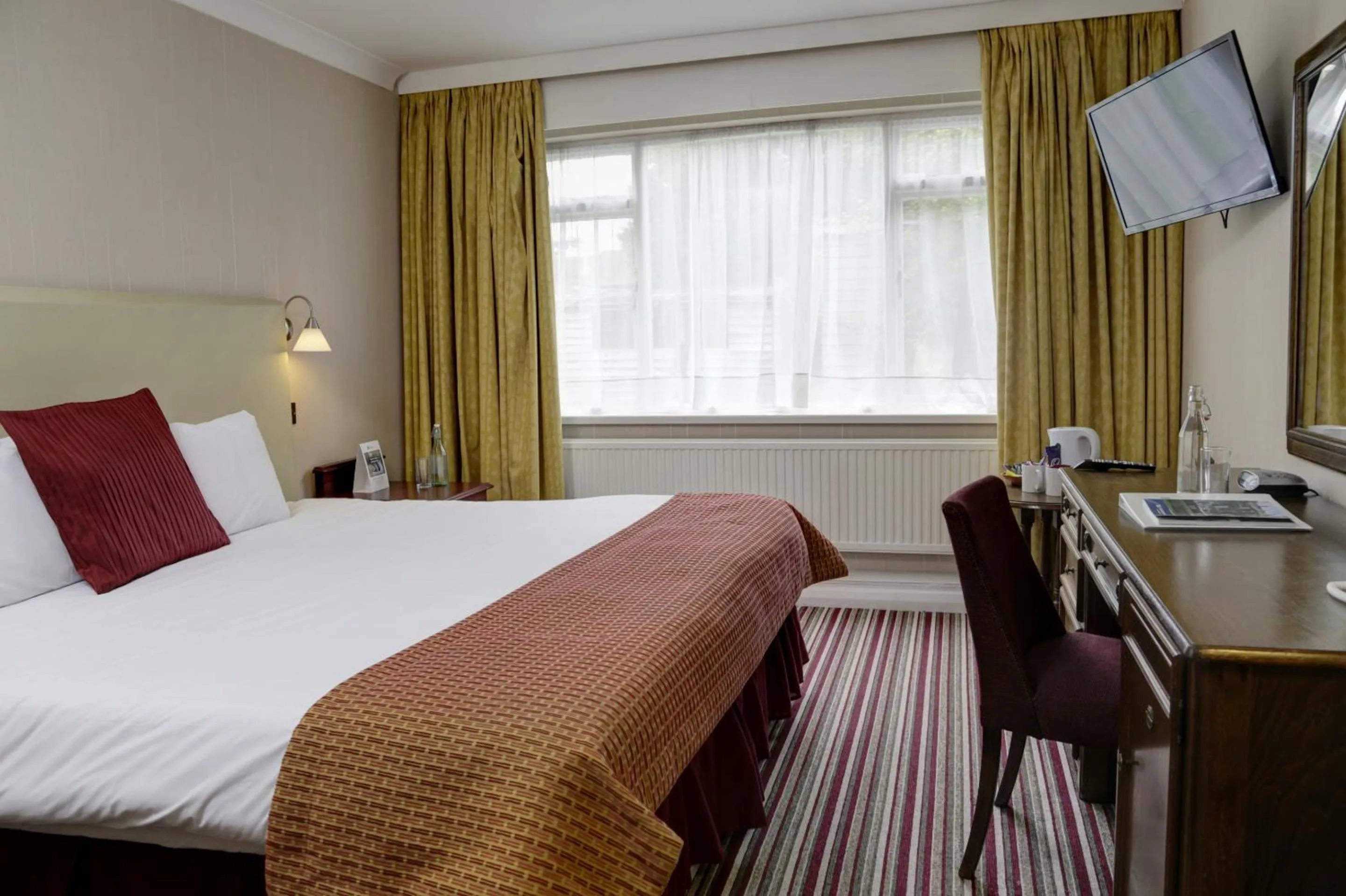 Bedroom, Bed in Rose & Crown Hotel Tonbridge By Uno