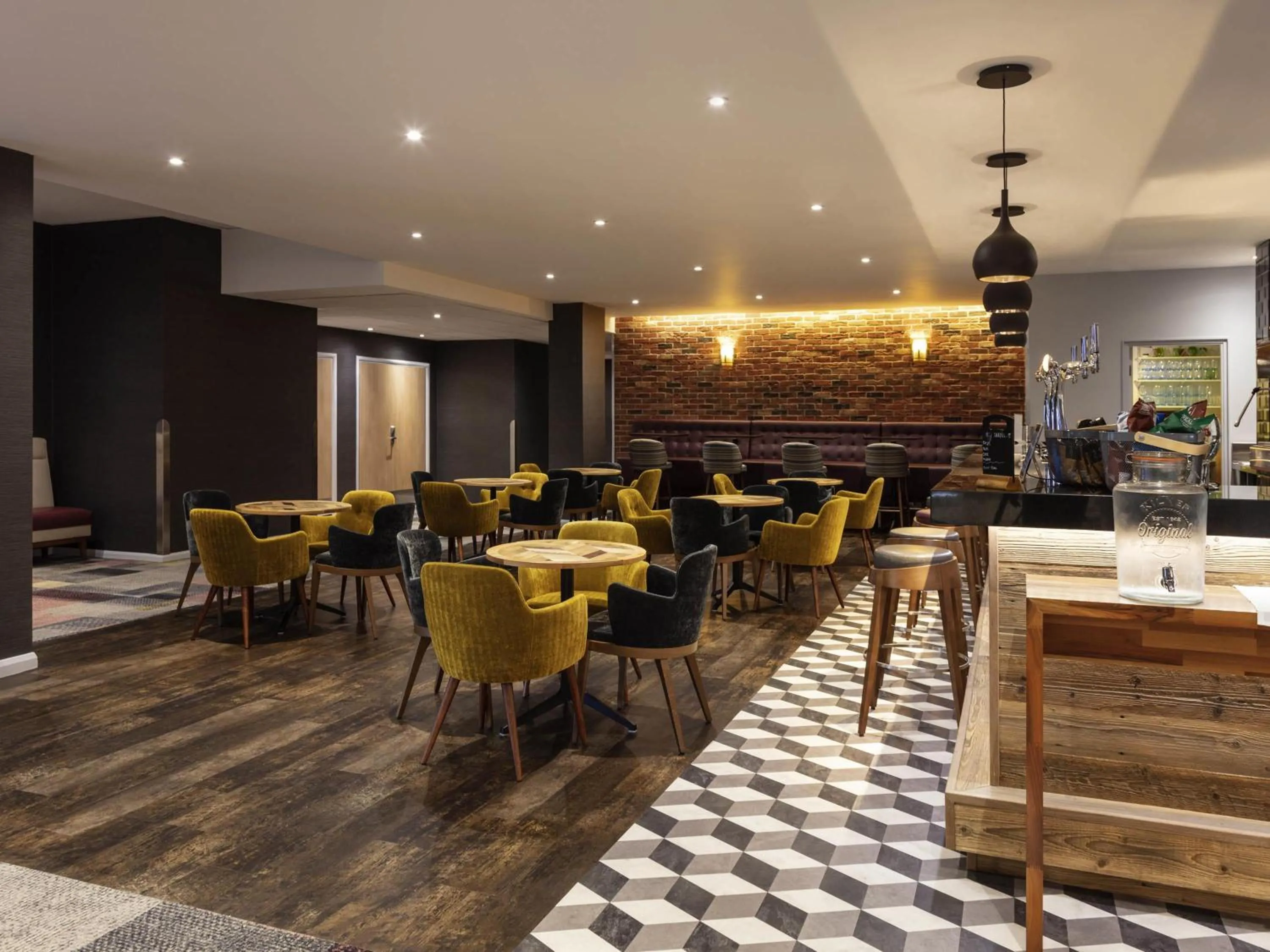 Lounge or bar in Novotel Newcastle Airport
