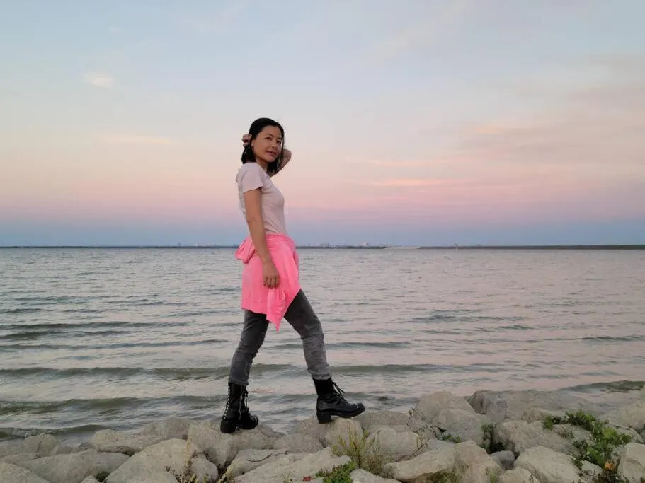 Golden Sunflower's Apt D