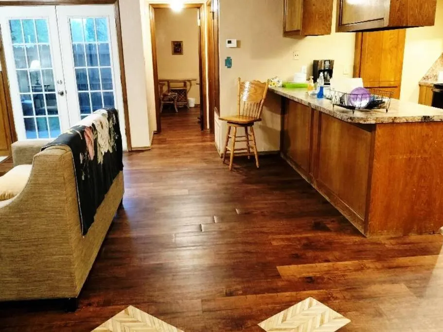 Golden Sunflower's Apt D