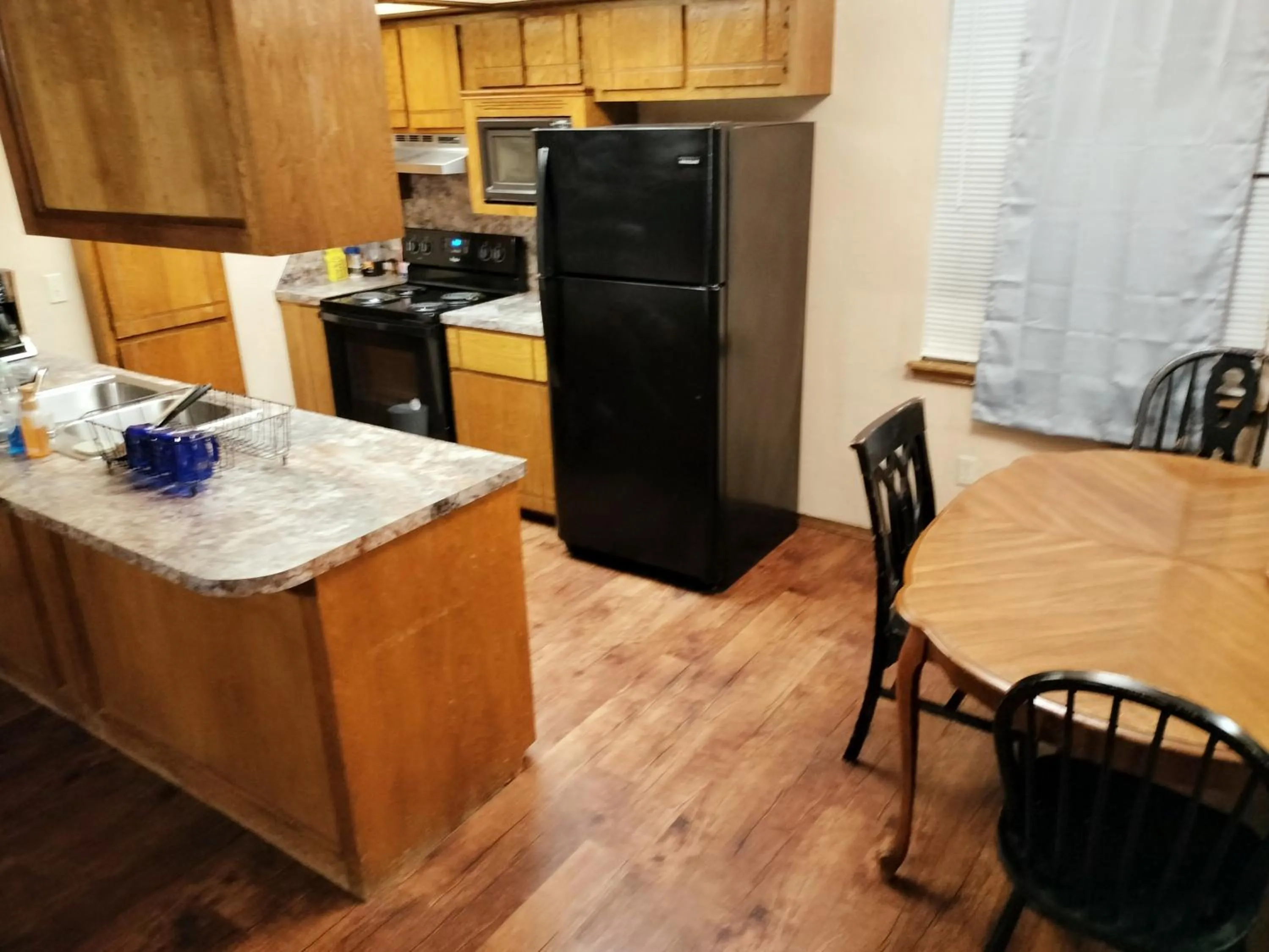 Golden Sunflower's Apt D