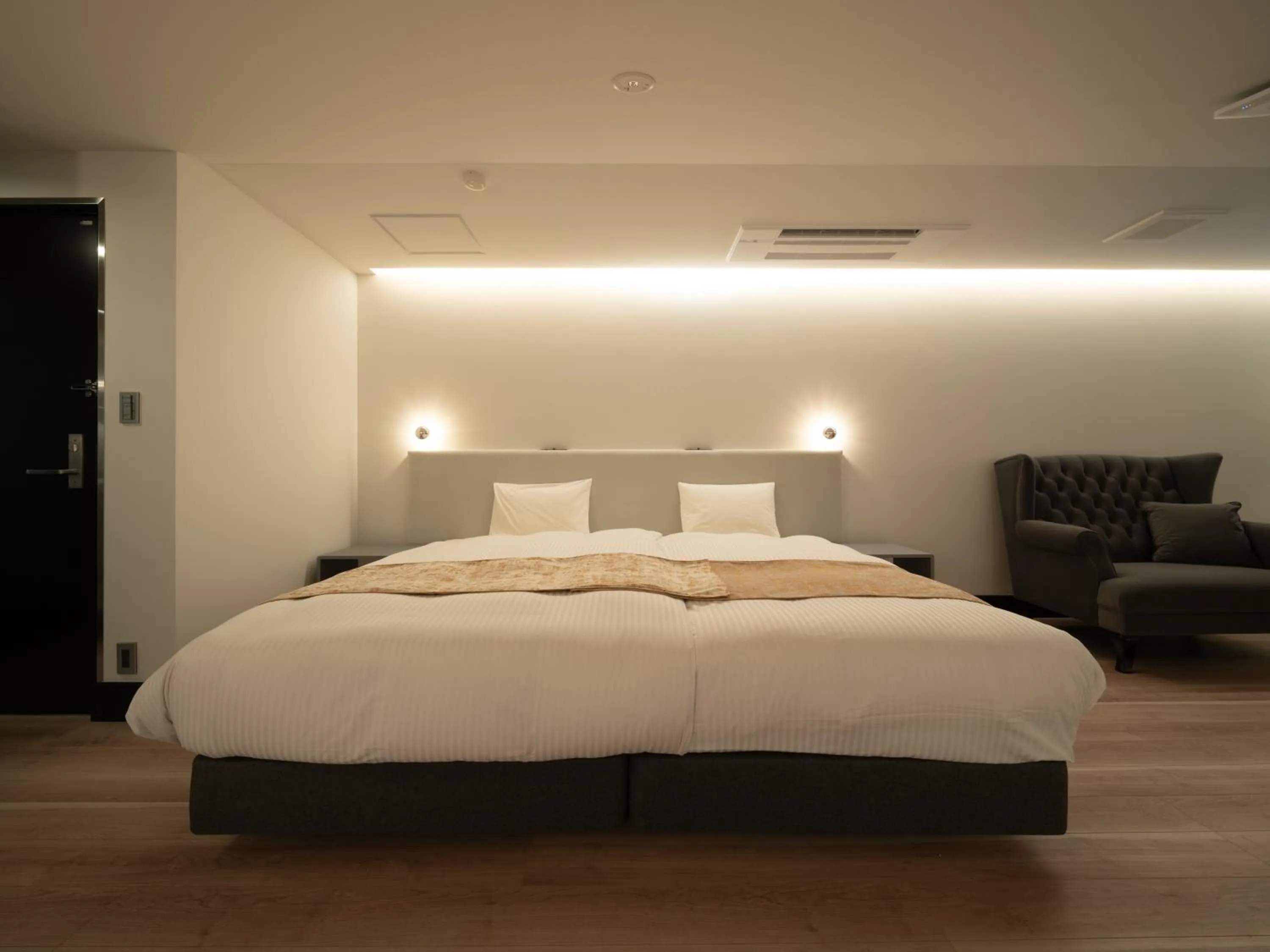 Photo of the whole room, Bed in LONGINGHOUSE Kyukaruizawa Suwanomori