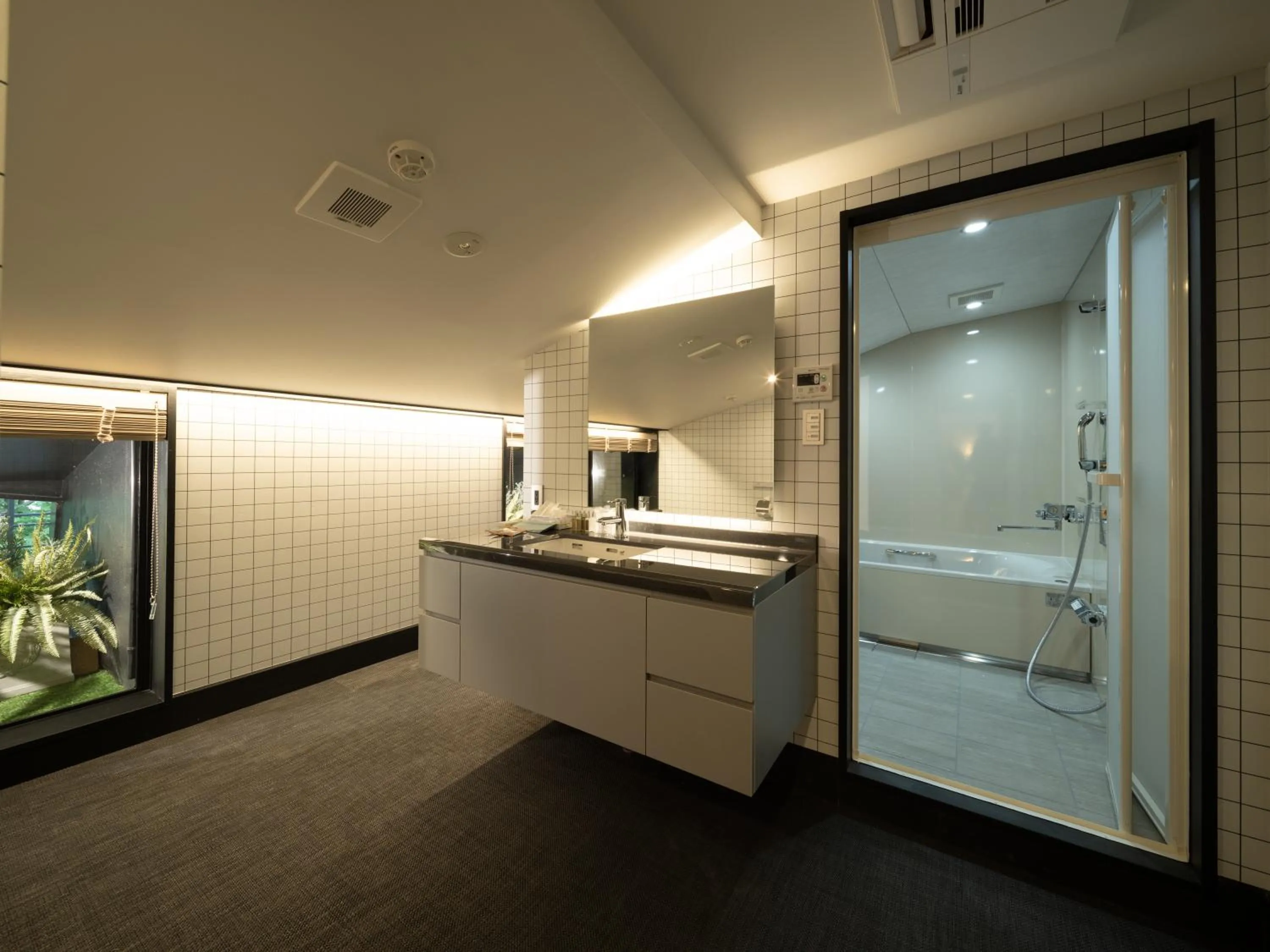 Photo of the whole room in LONGINGHOUSE Kyukaruizawa Suwanomori