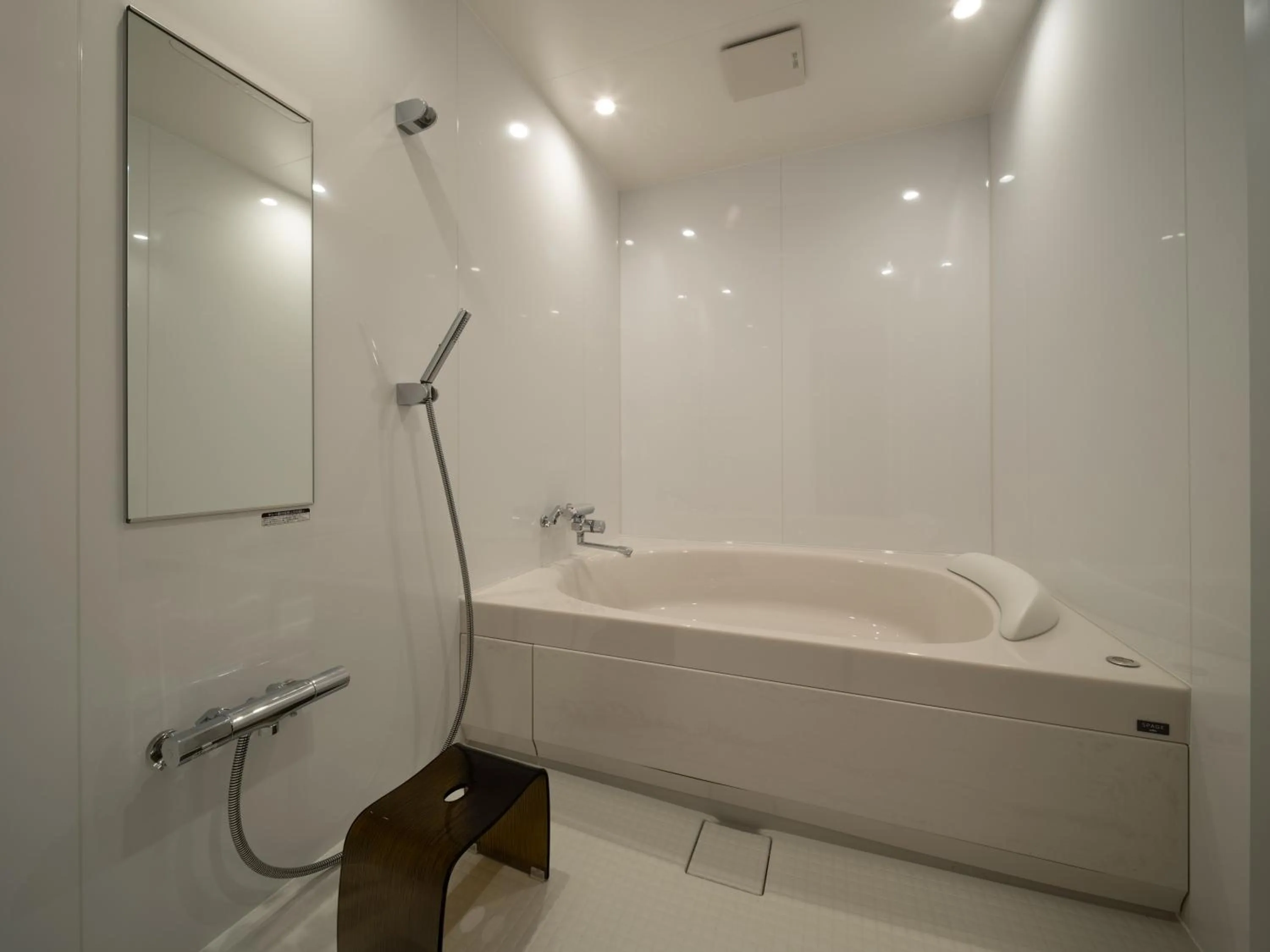 Photo of the whole room in LONGINGHOUSE Kyukaruizawa Suwanomori