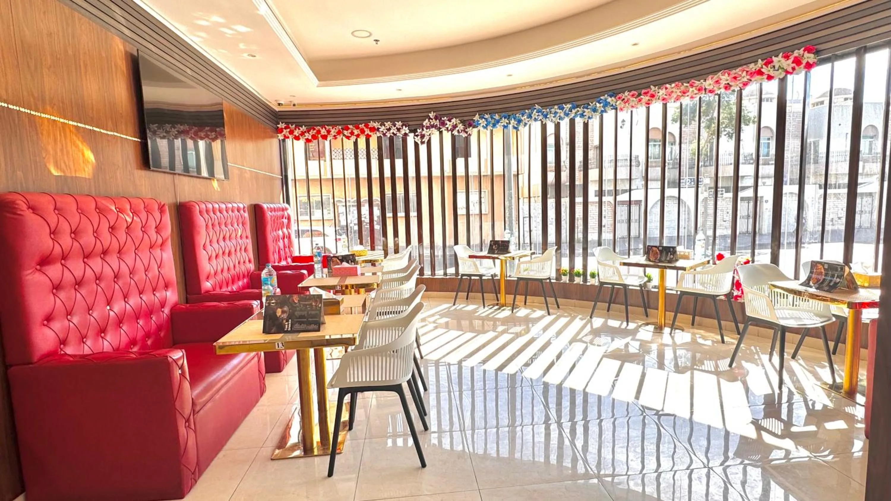 Restaurant/places to eat in New Dream Plaza Hotel Apartment
