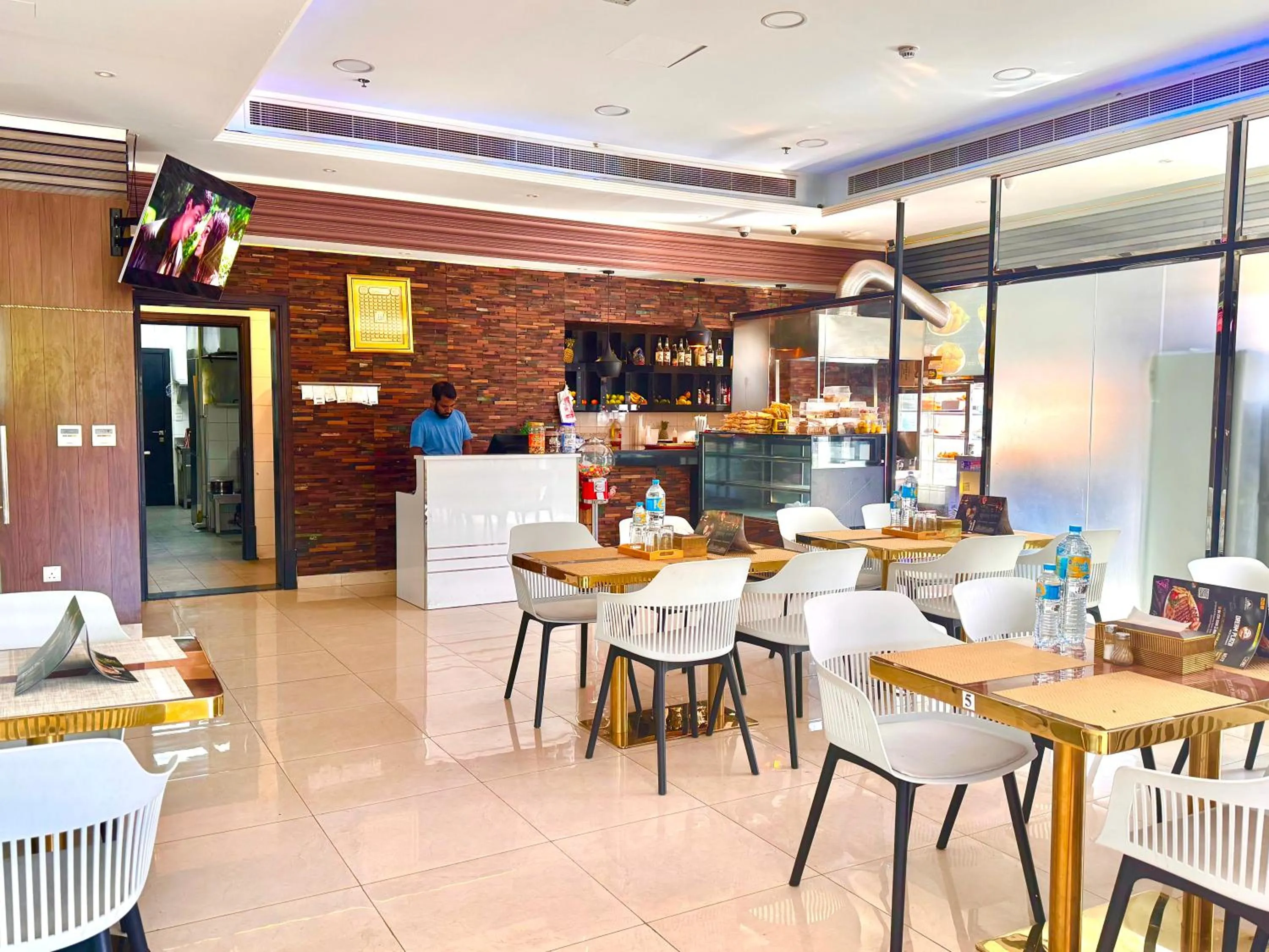 Restaurant/places to eat in New Dream Plaza Hotel Apartment