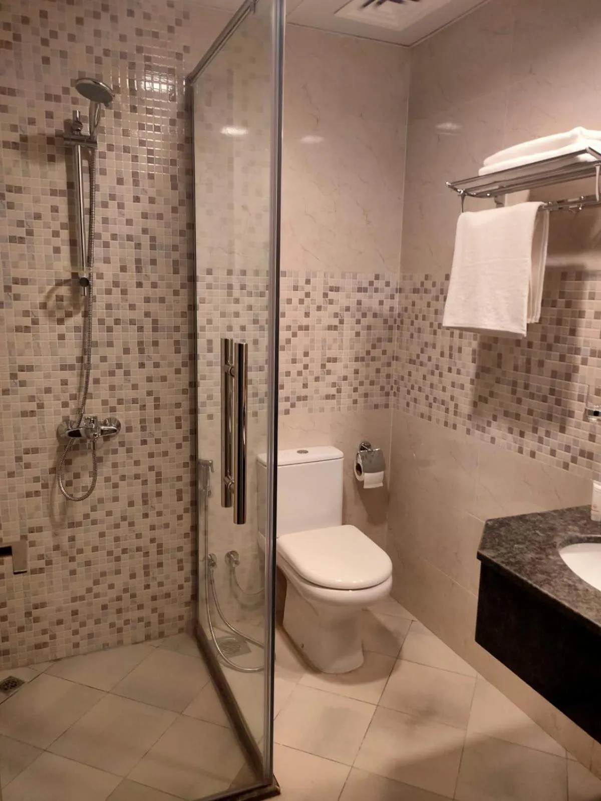 Shower in New Dream Plaza Hotel Apartment