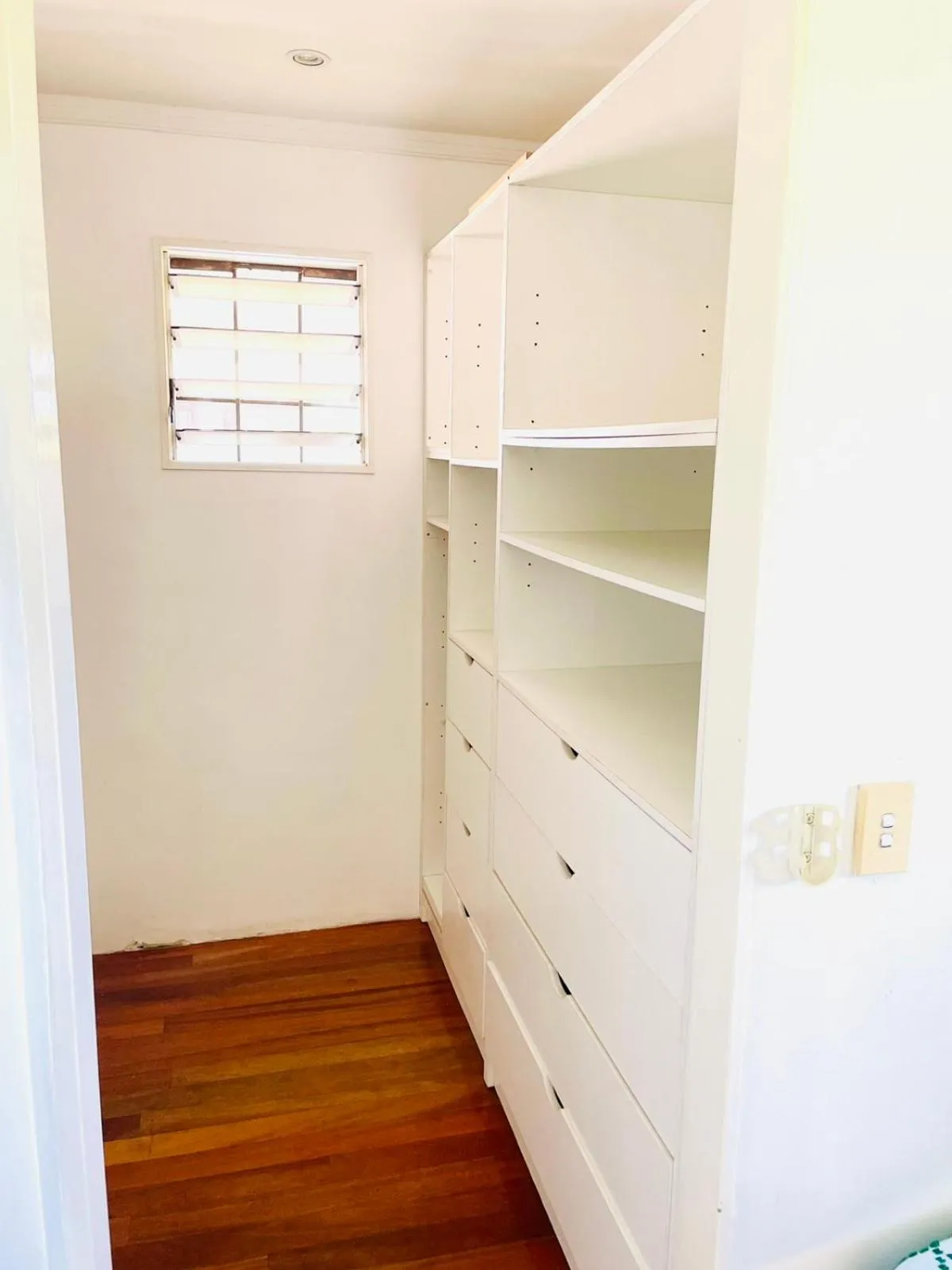 wardrobe in The Ideal Bed & Breakfast