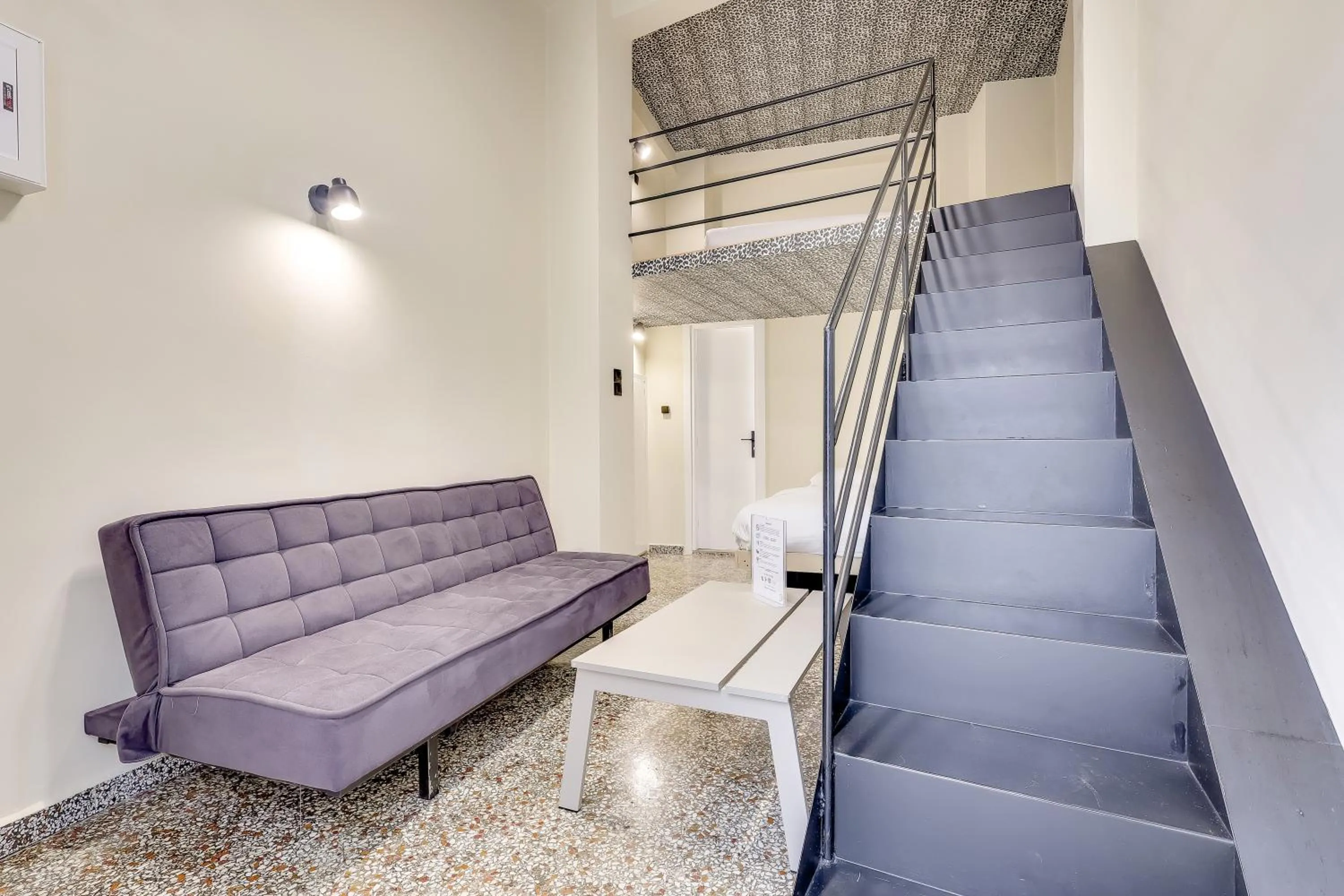 Photo of the whole room in 7ATHENS