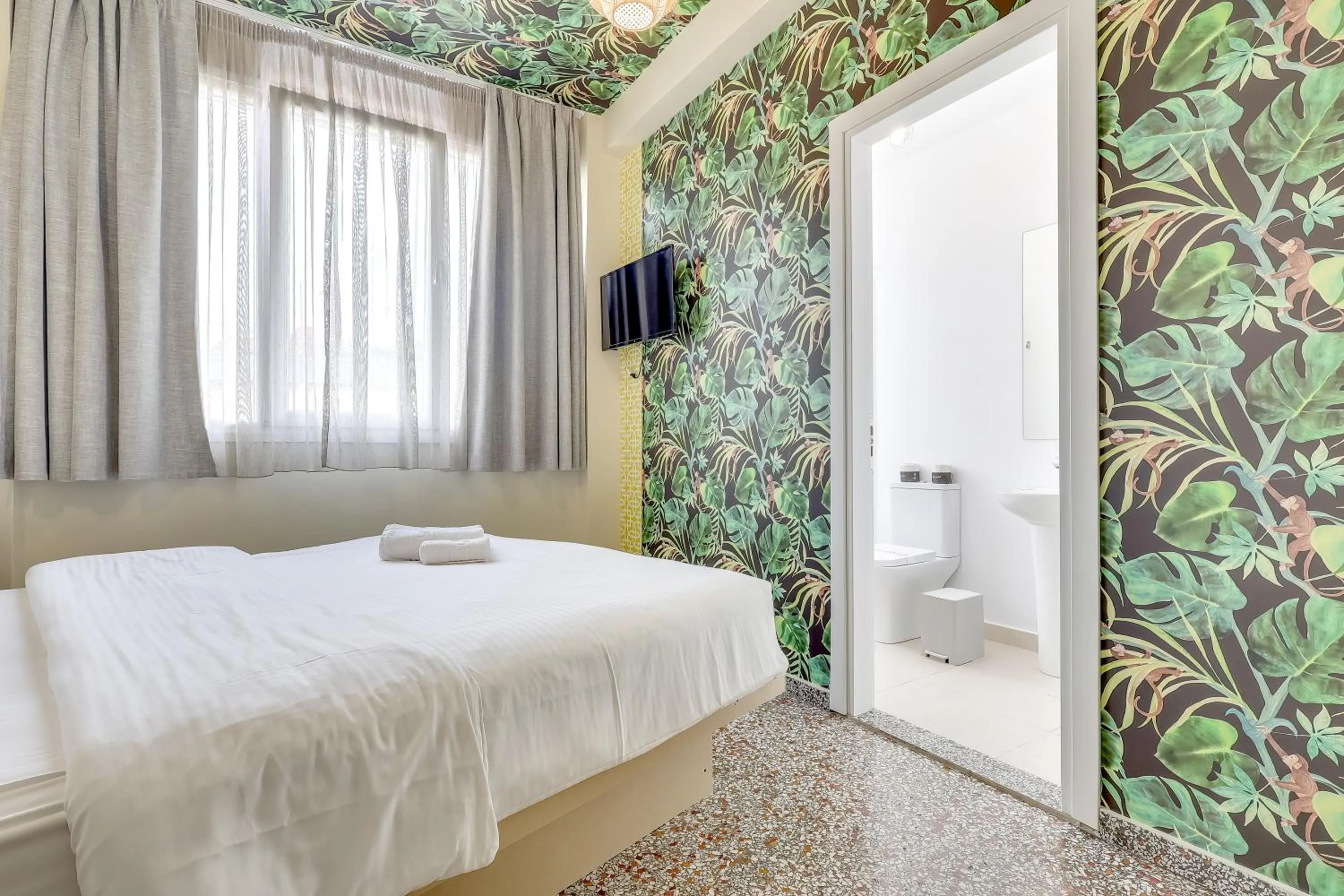 Photo of the whole room, Bed in 7ATHENS