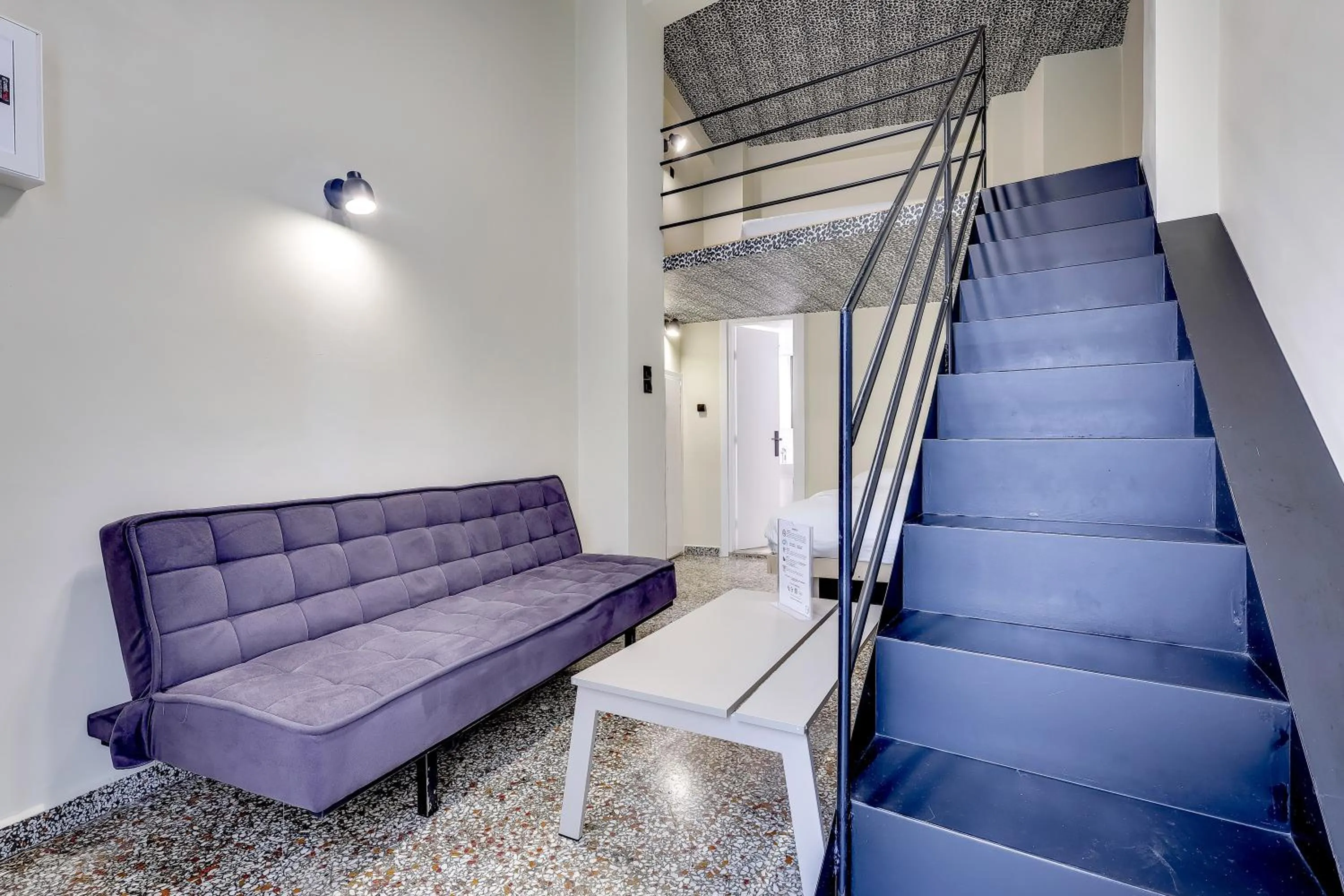 Photo of the whole room in 7ATHENS