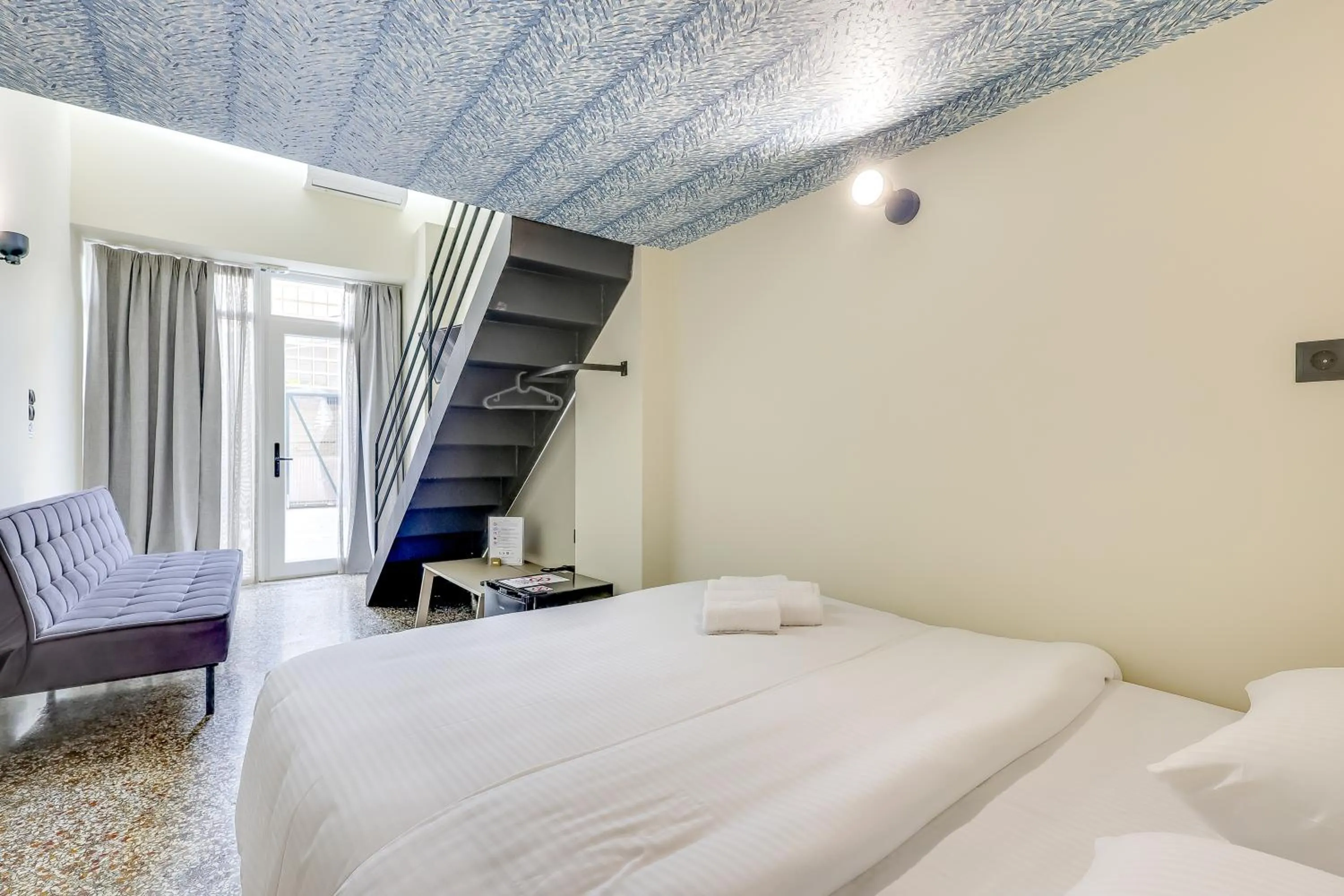 Photo of the whole room, Bed in 7ATHENS