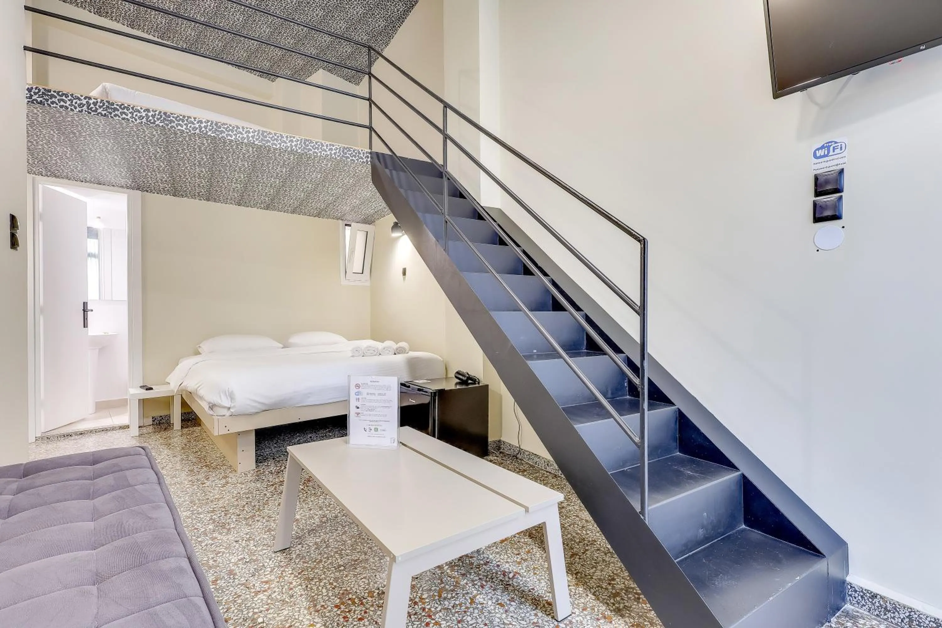 Photo of the whole room, Bed in 7ATHENS