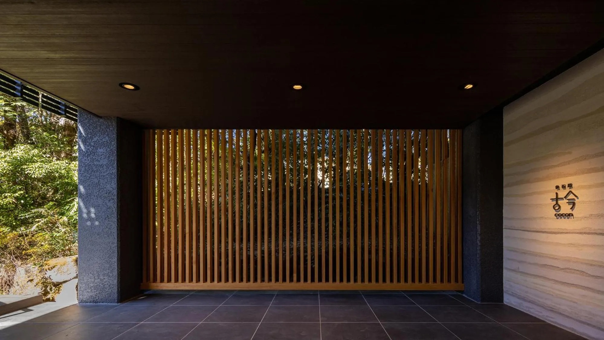 Facade/entrance in Sengokubara COCON