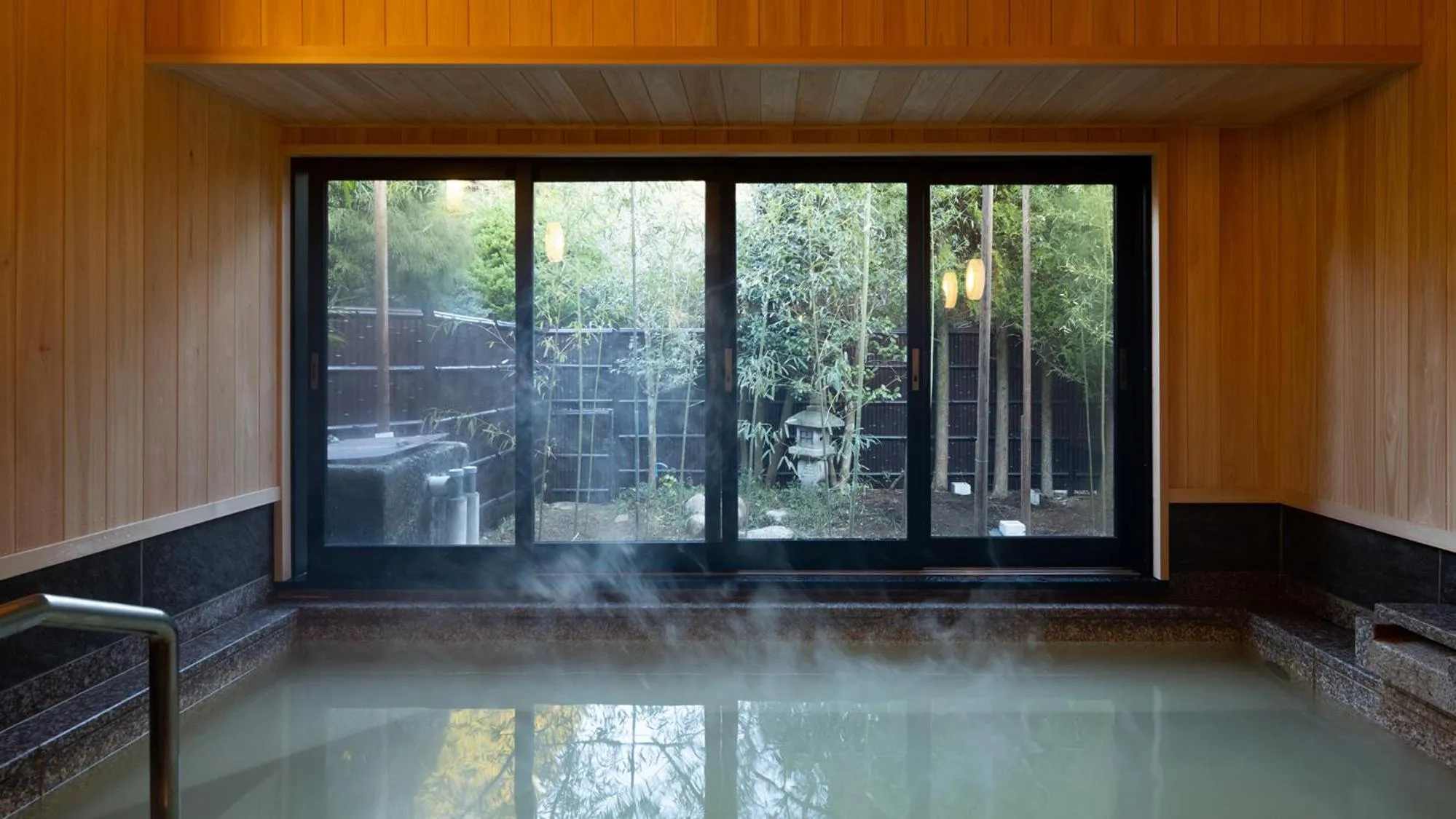 Hot Spring Bath in Sengokubara COCON