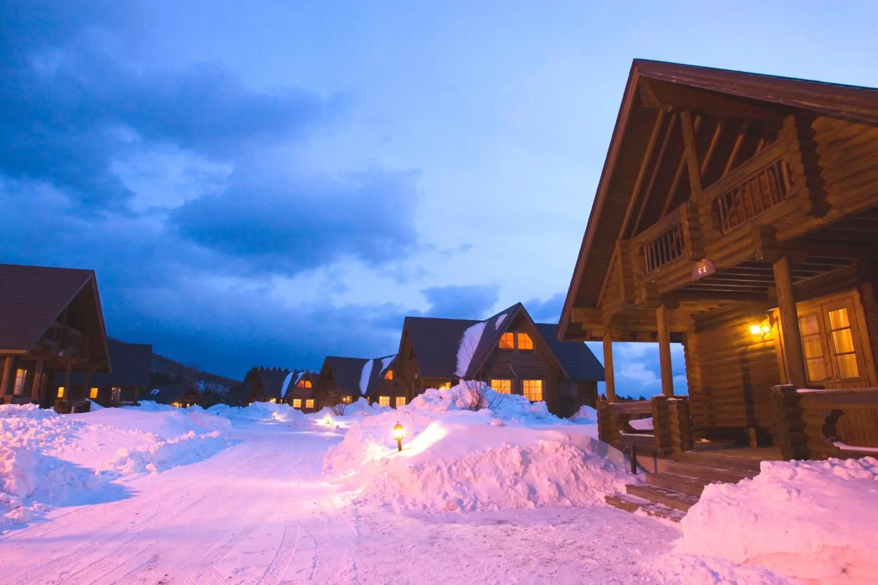 Property building in Awone Shirakami Juniko Property building in Awone Shirakami Juniko