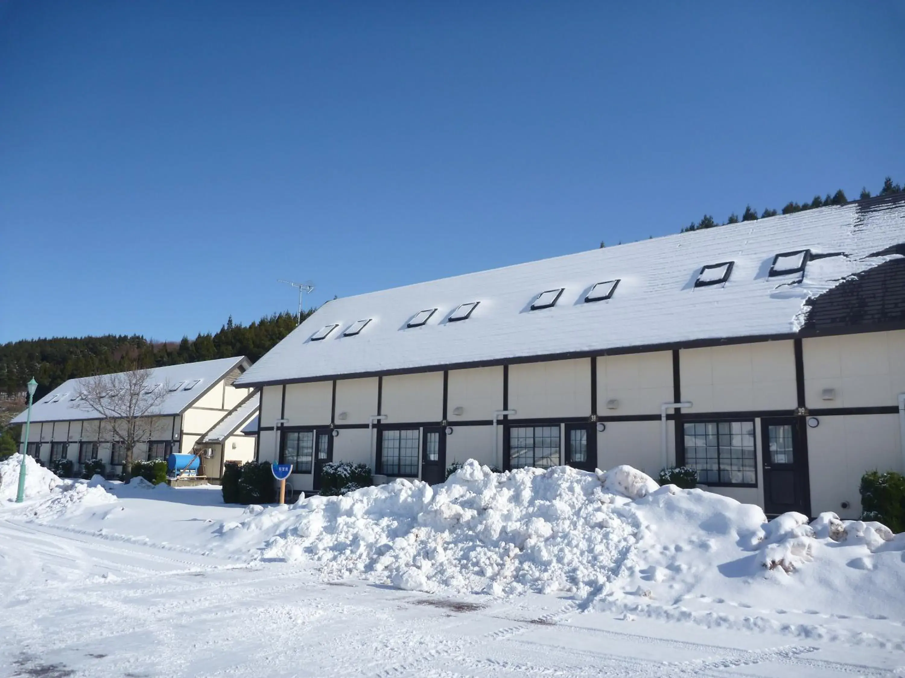 Property building in Awone Shirakami Juniko Property building in Awone Shirakami Juniko