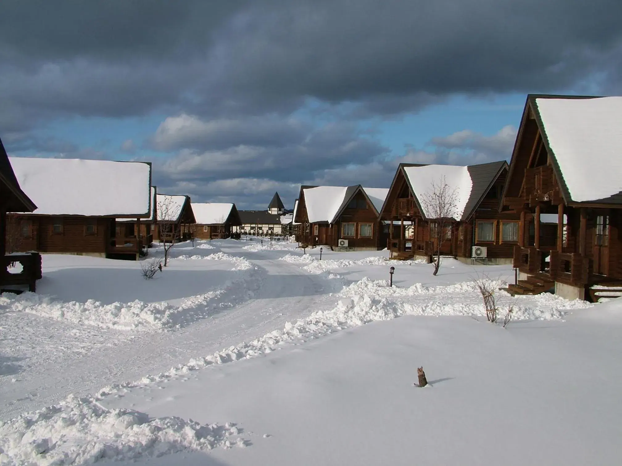 Property building in Awone Shirakami Juniko Property building in Awone Shirakami Juniko