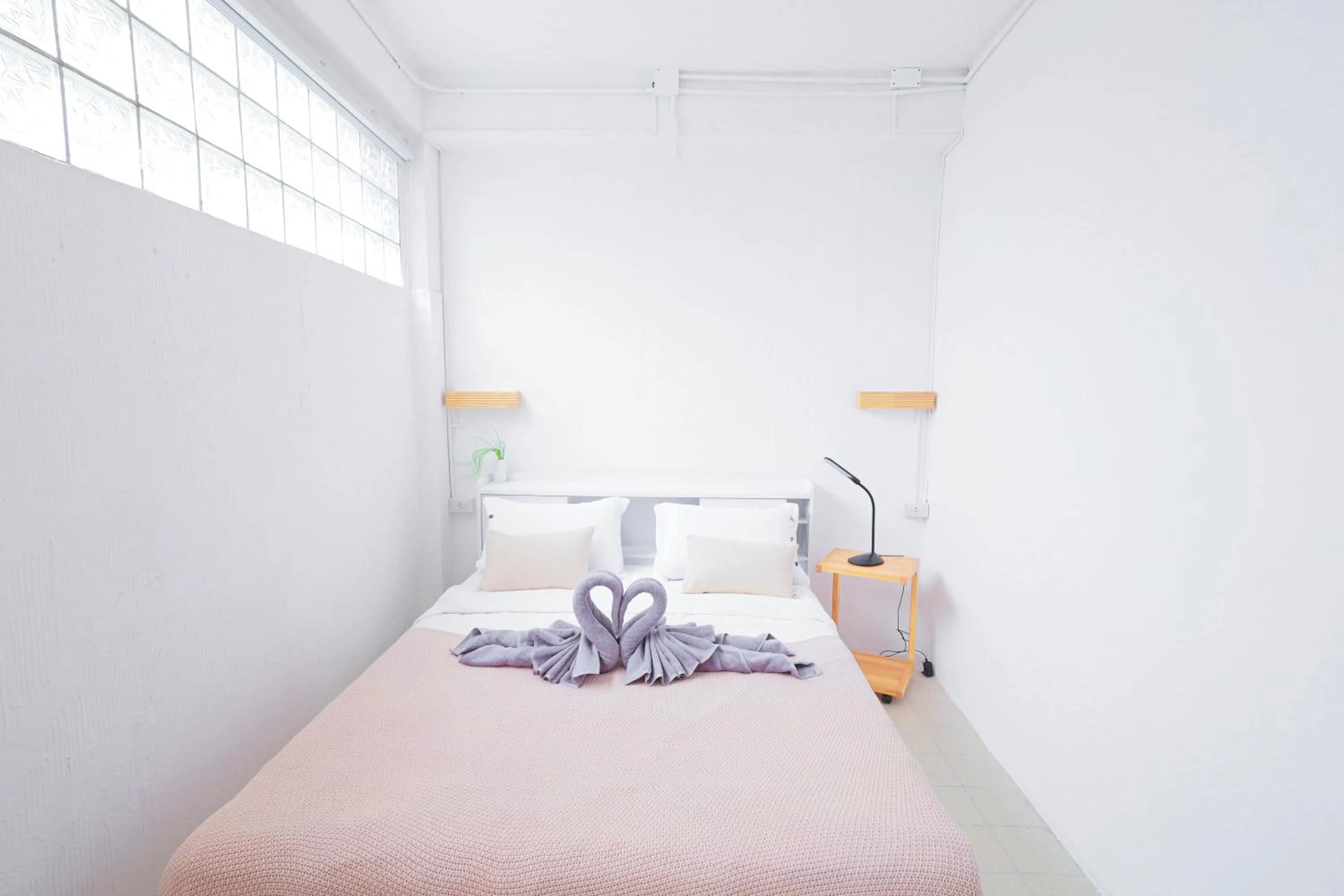 Bed in Ratchada Retreat Villa 2