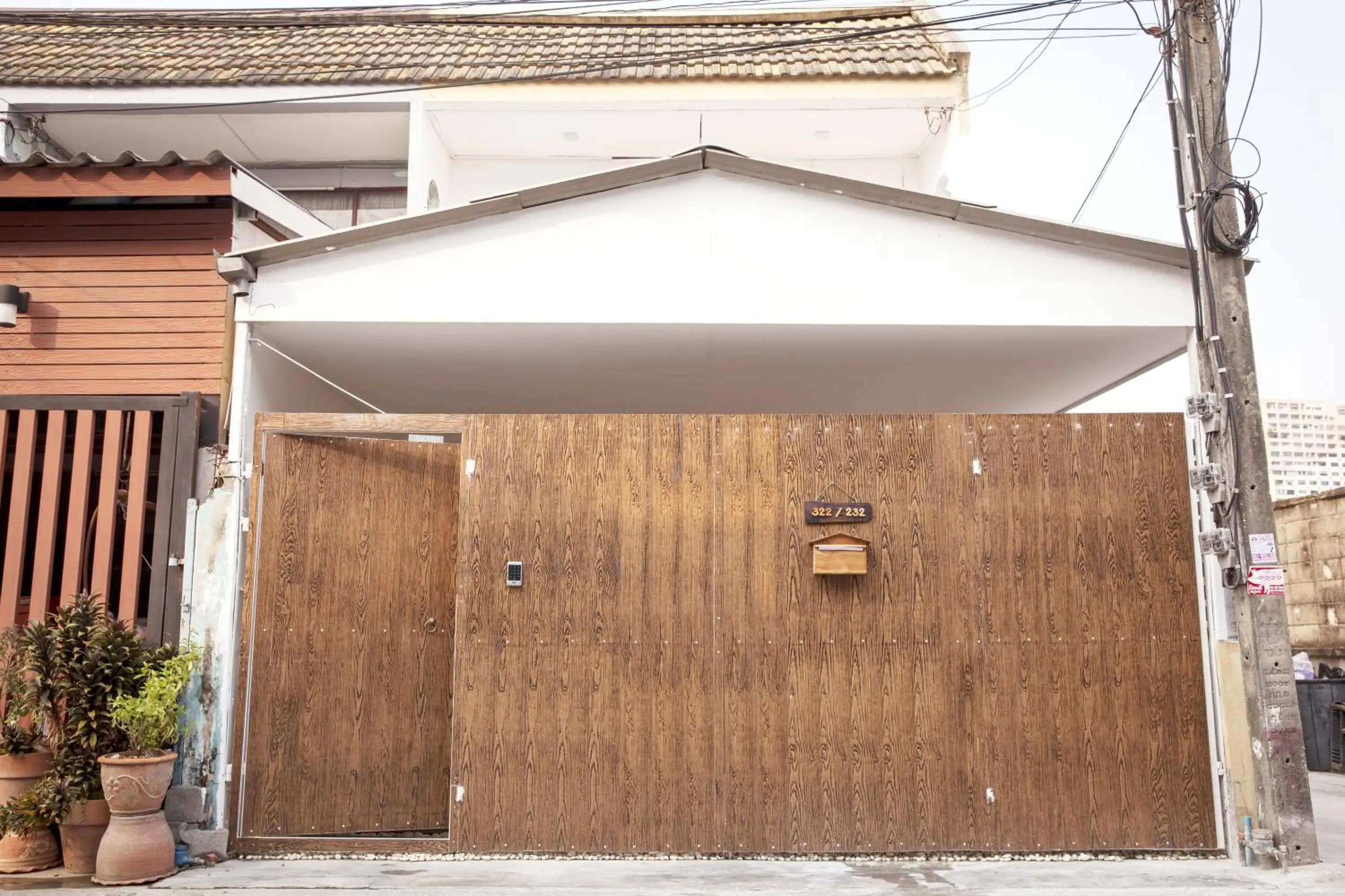 Property building in Ratchada Retreat Villa 2 Property building in Ratchada Retreat Villa 2