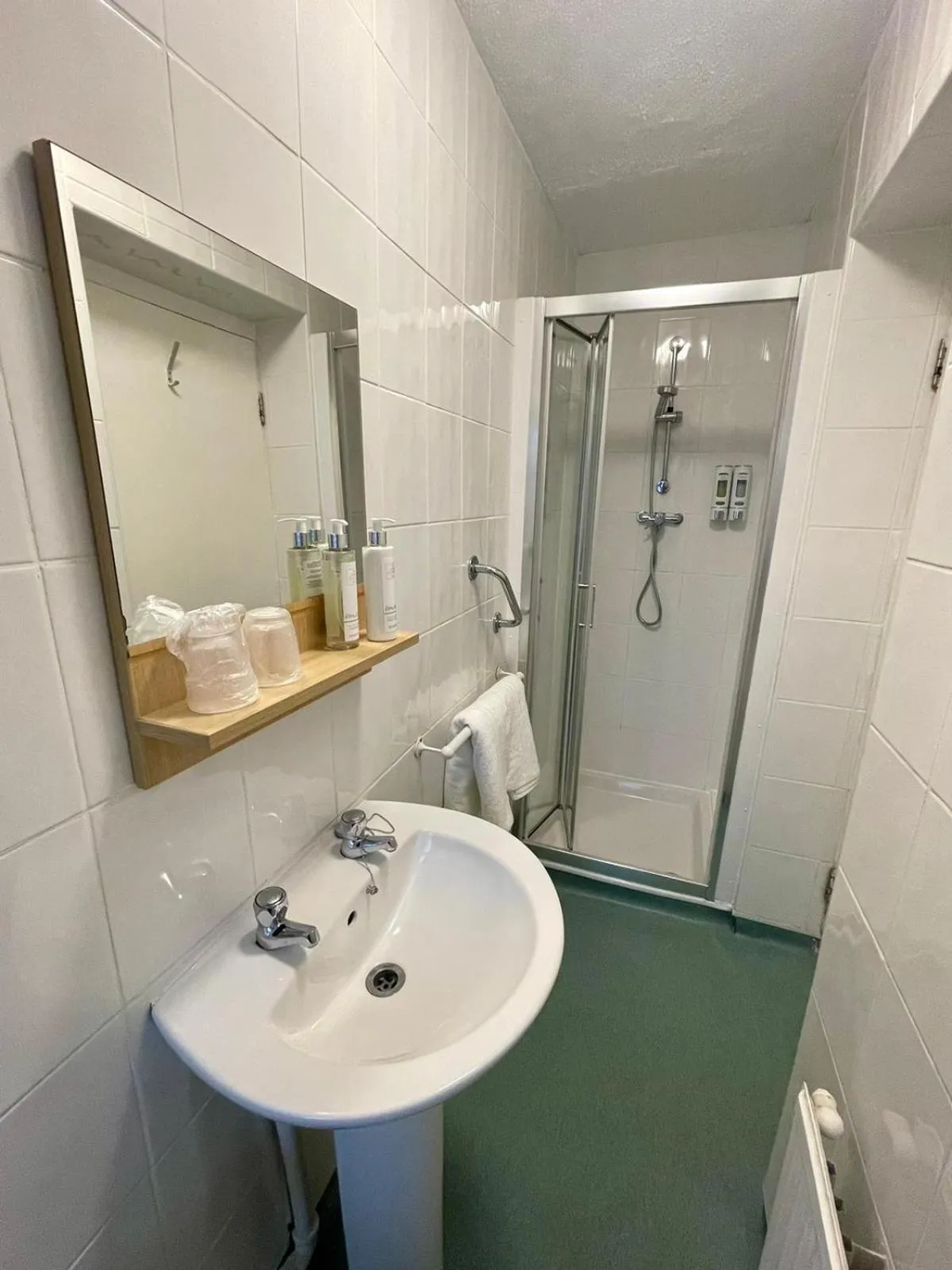 Shower in The New Talbot Hotel