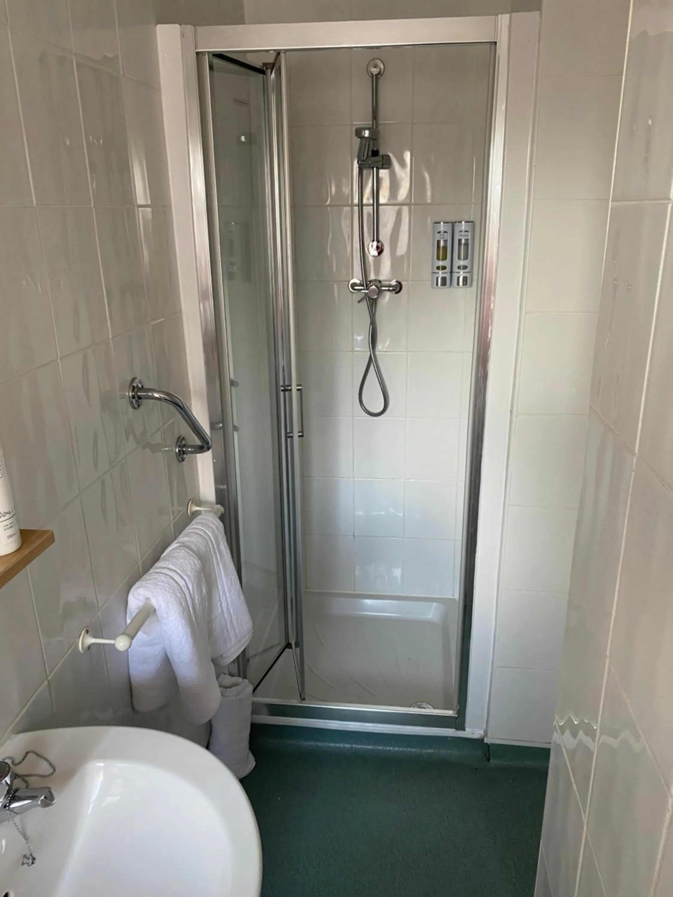 Shower in The New Talbot Hotel