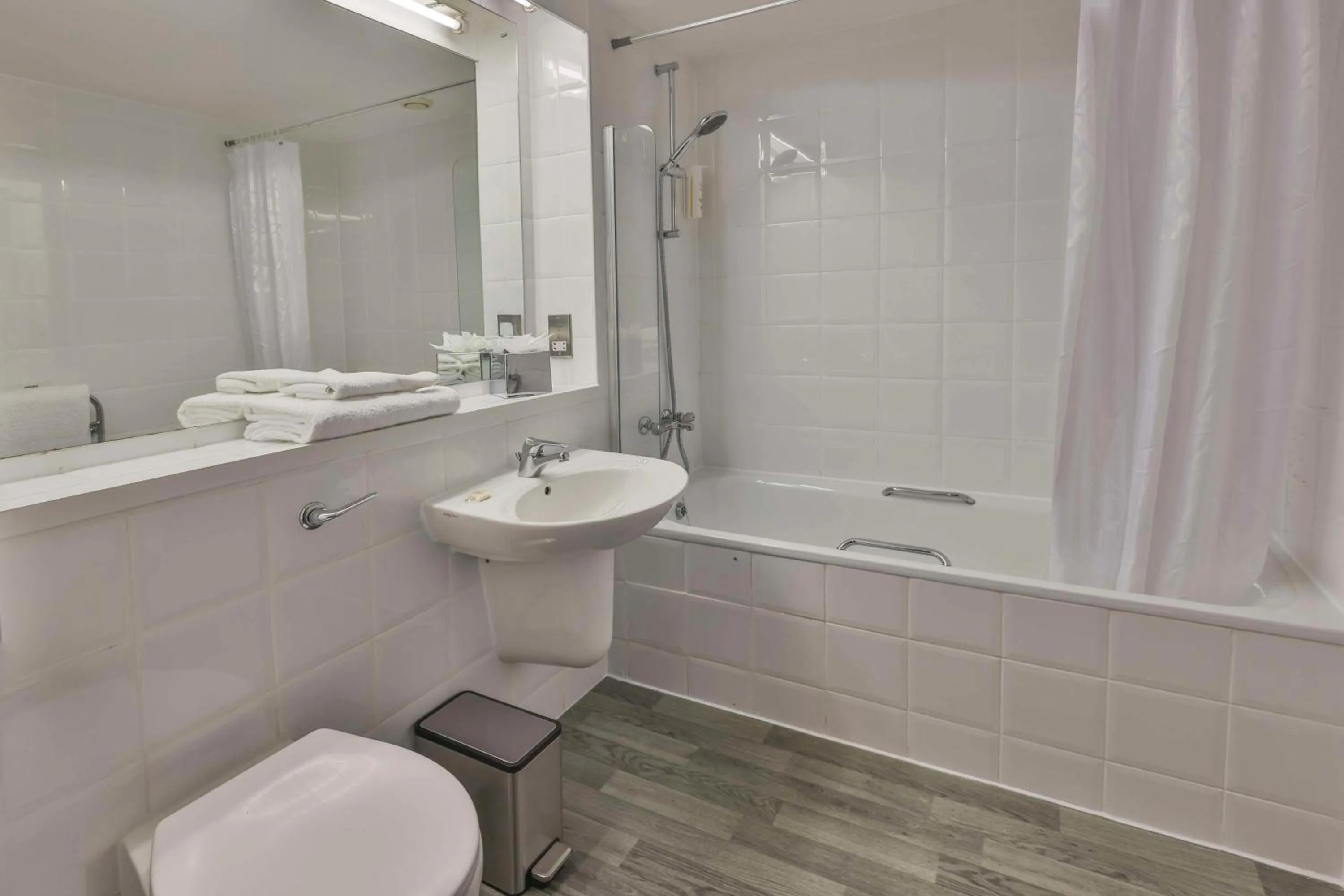 Bathroom in Best Western Sheffield City Hotel