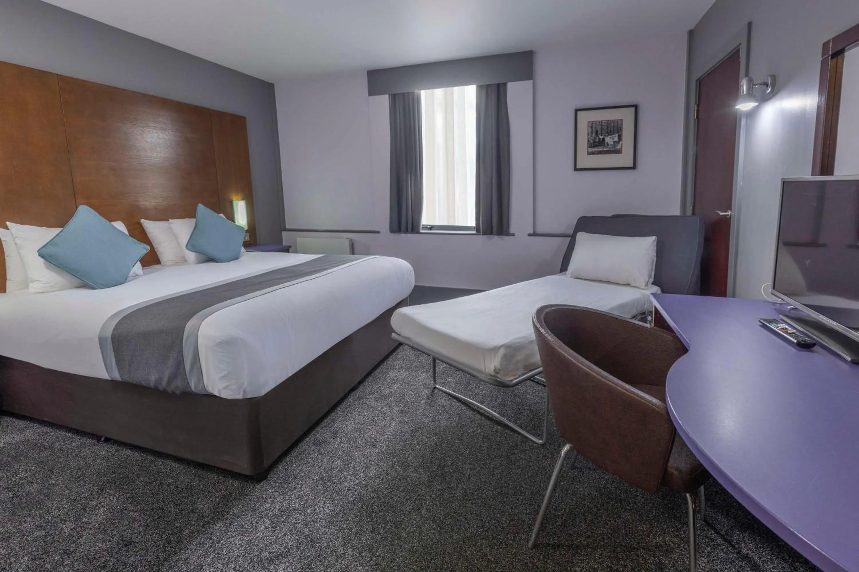 Bedroom, Bed in Best Western Sheffield City Hotel